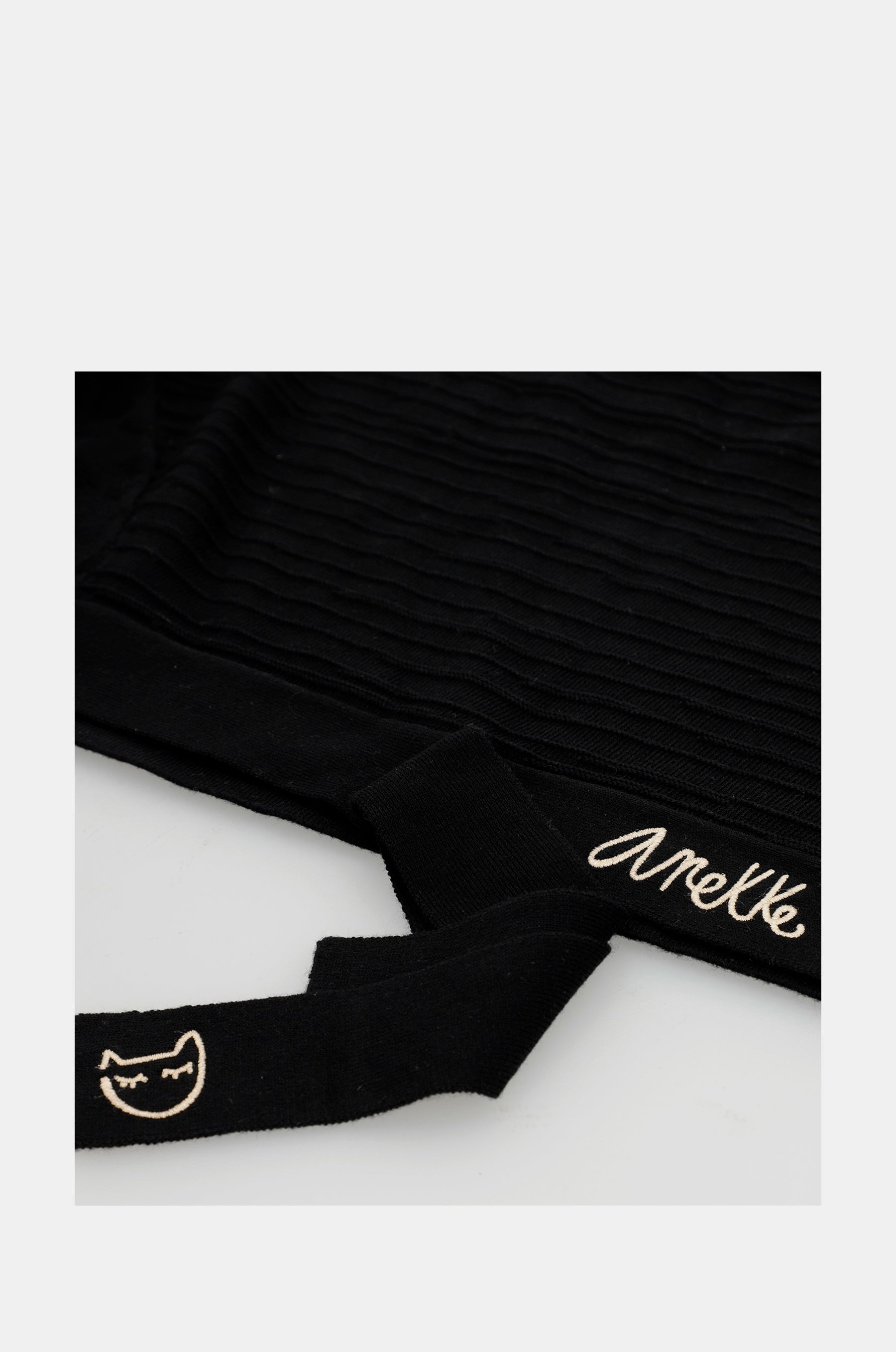 Jersey negro cuello redondo Shōen