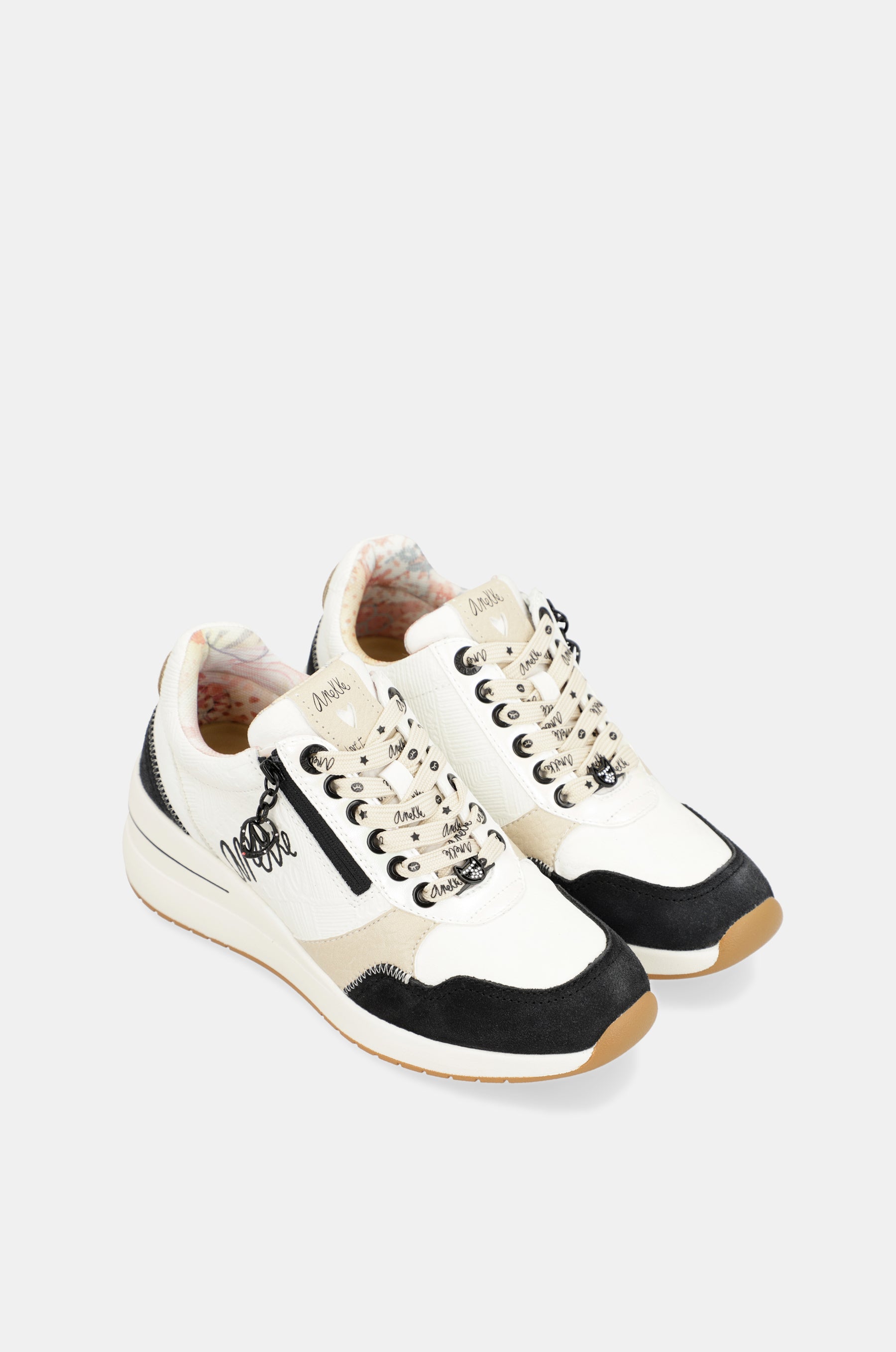 Deportivos con cuña blanco y negro