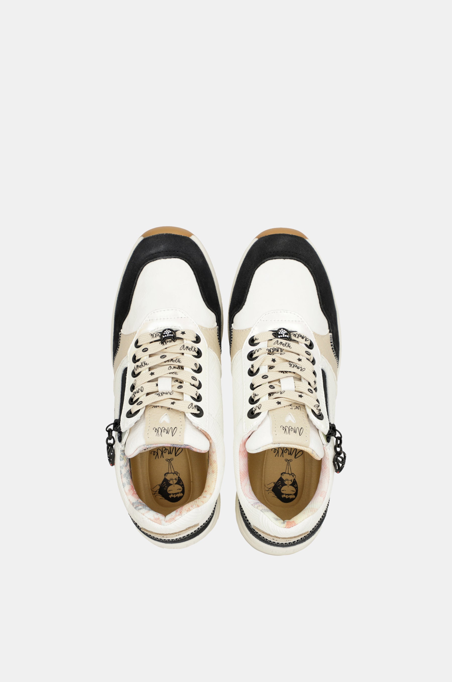 Deportivos con cuña blanco y negro