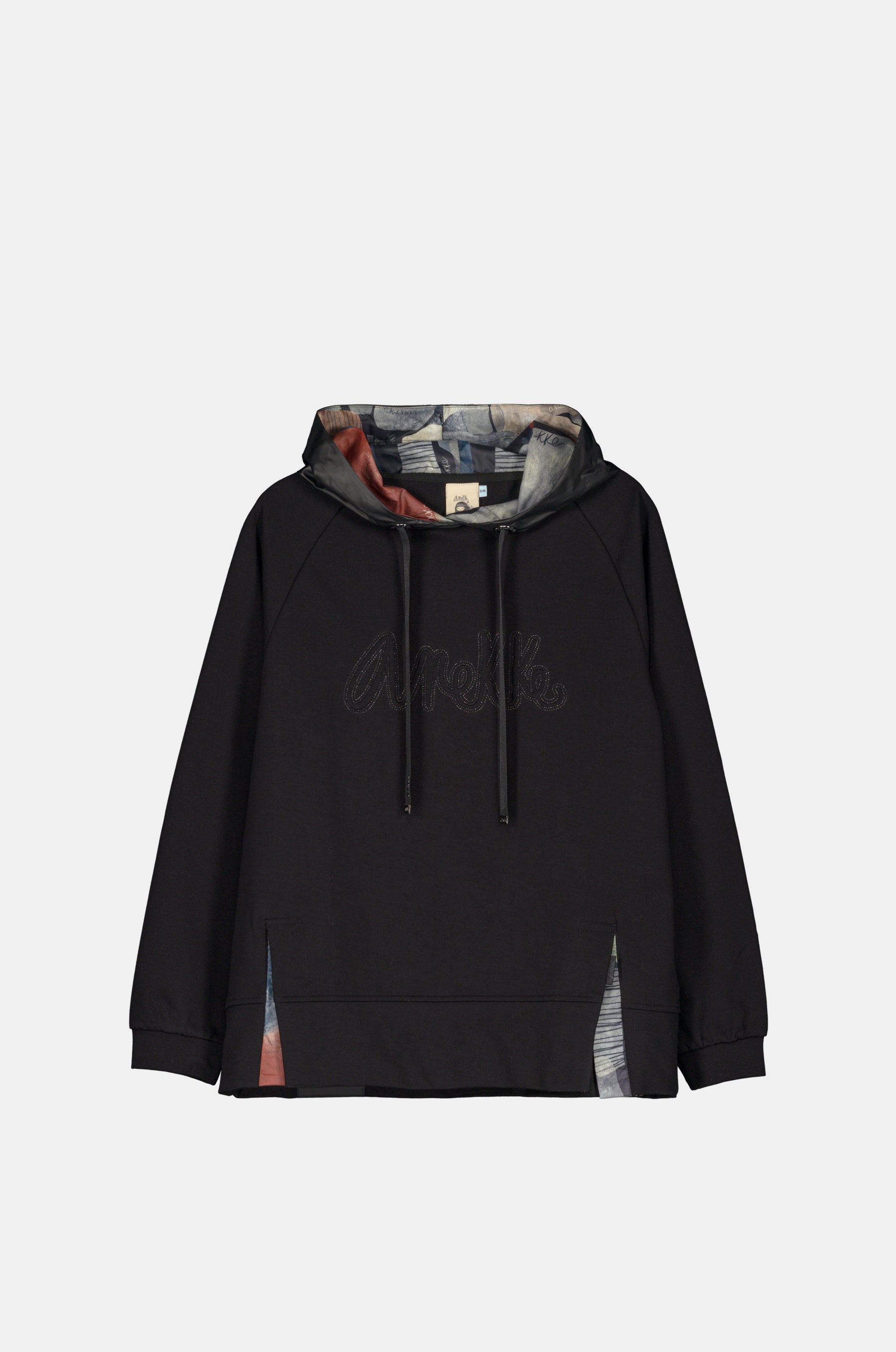 Sudadera negra con capucha