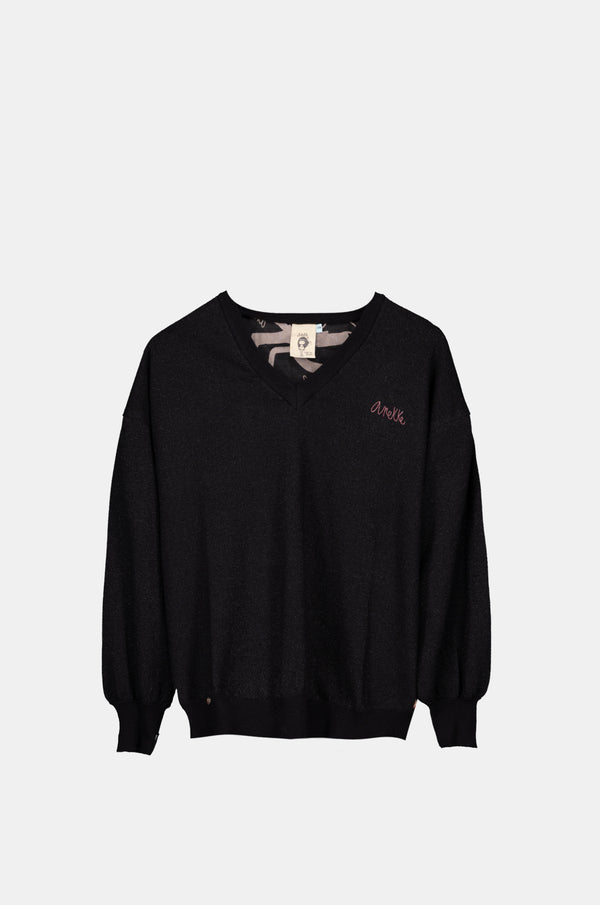 Suéter negro con espalda estampada