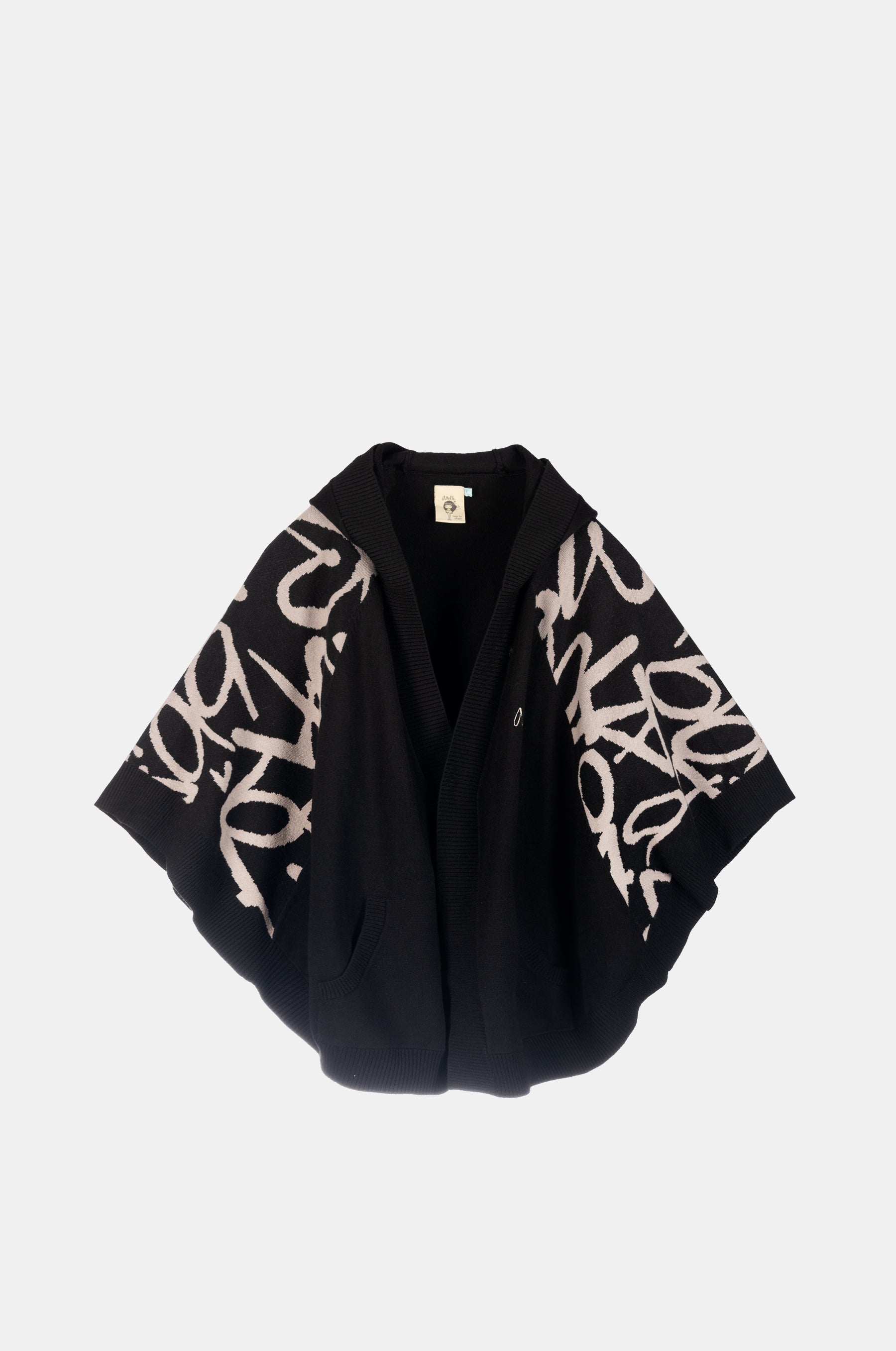 Chaqueta estilo poncho negra