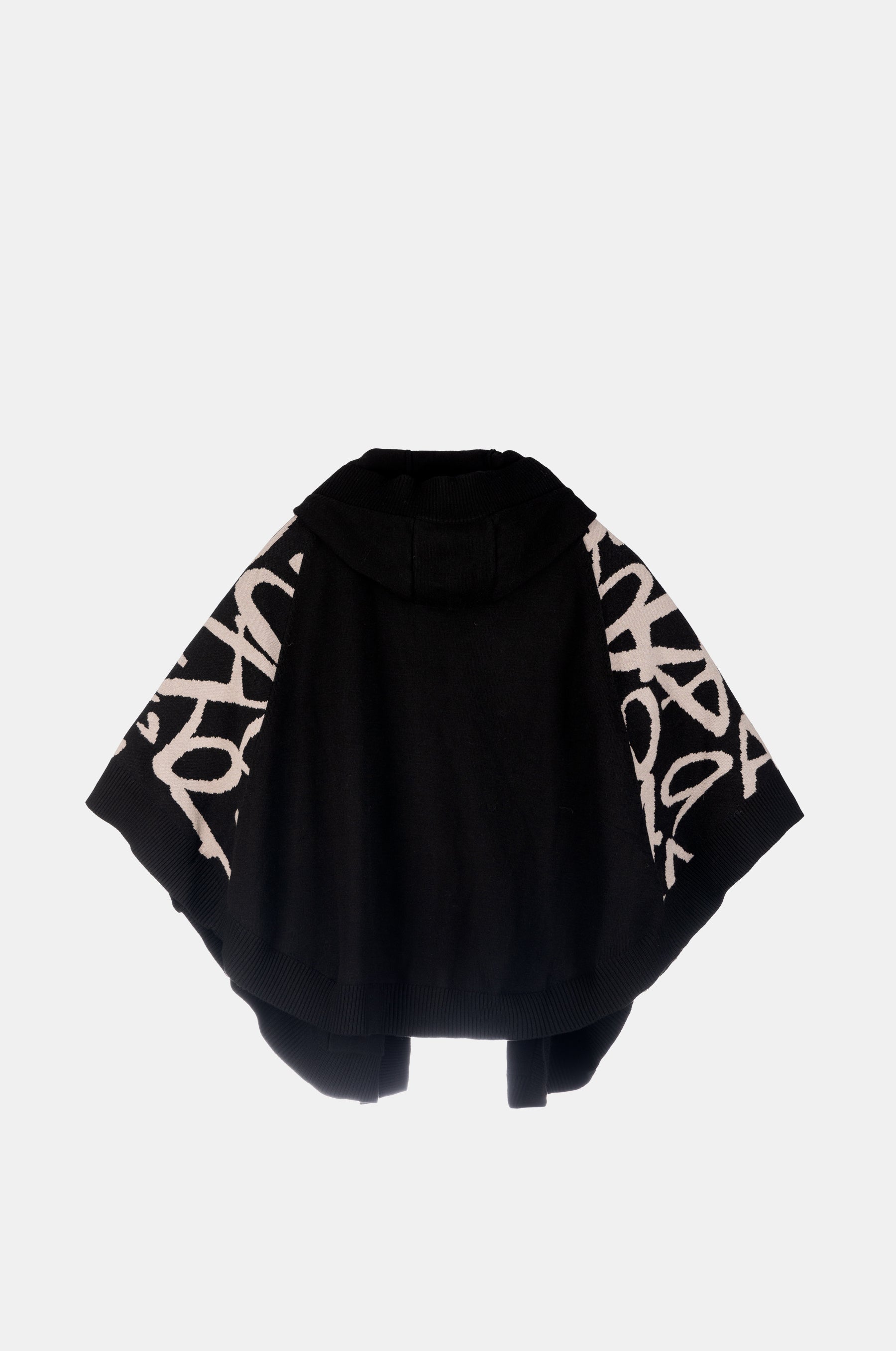 Chaqueta estilo poncho negra