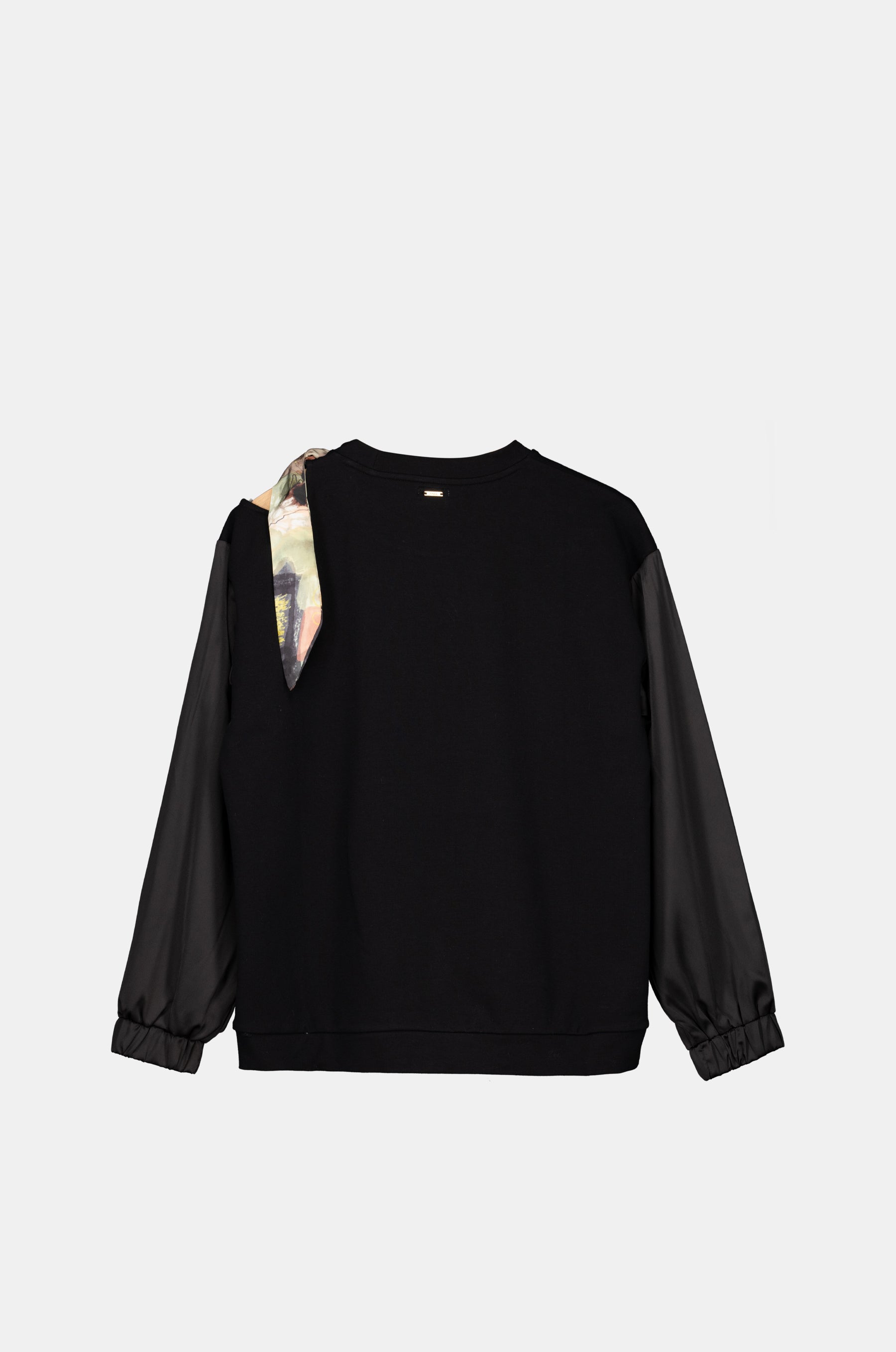 Sudadera negra cut out