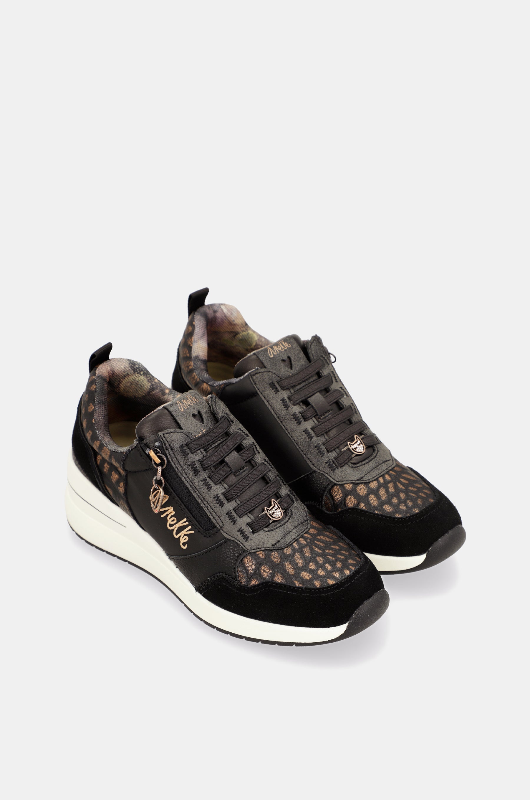 Deportivos negros con cuña Dreams