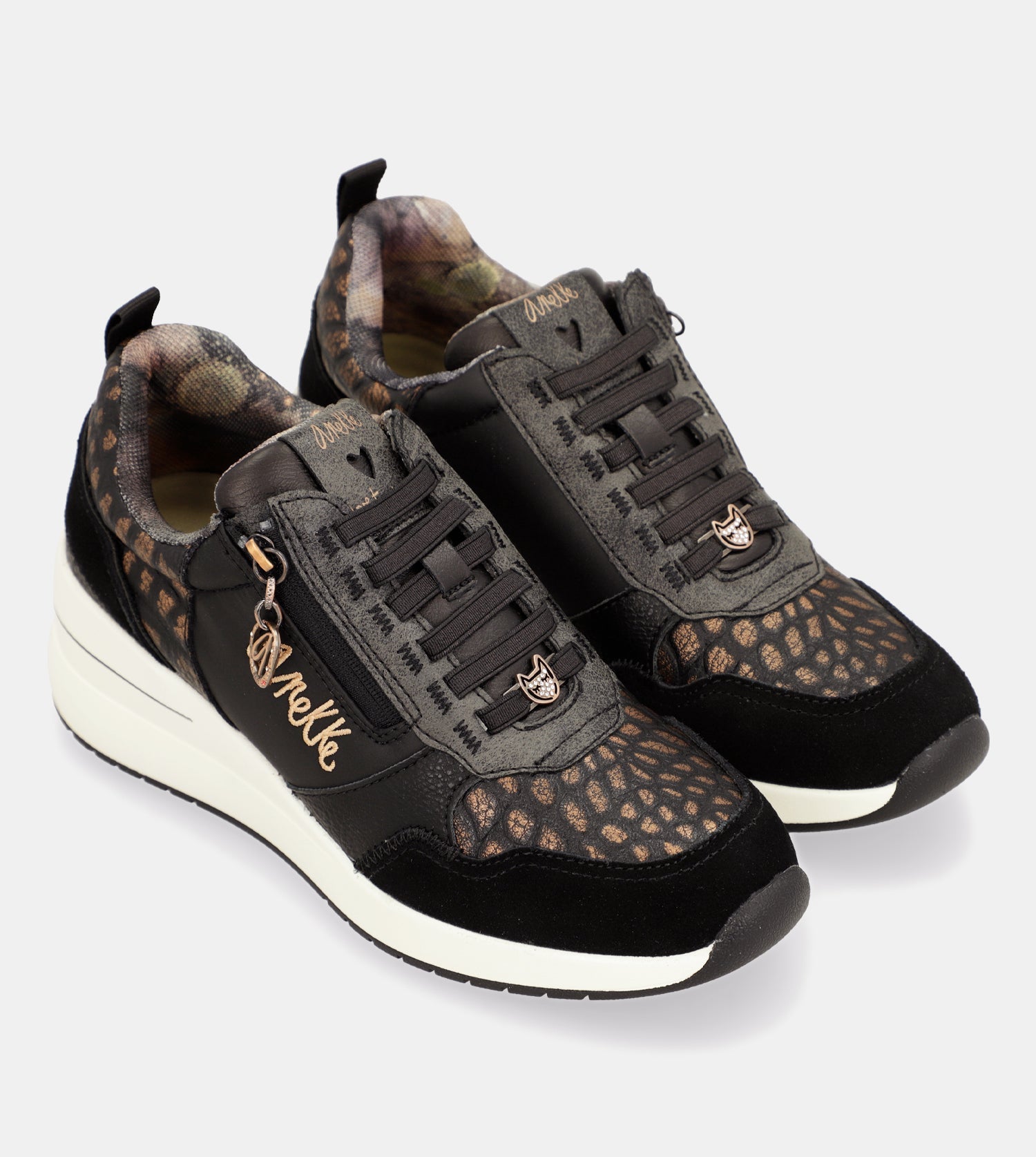 Deportivos negros con cuña Dreams