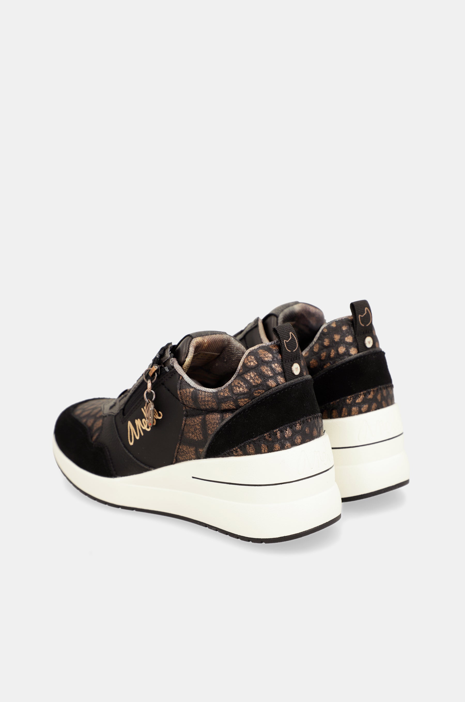 Deportivos negros con cuña Dreams