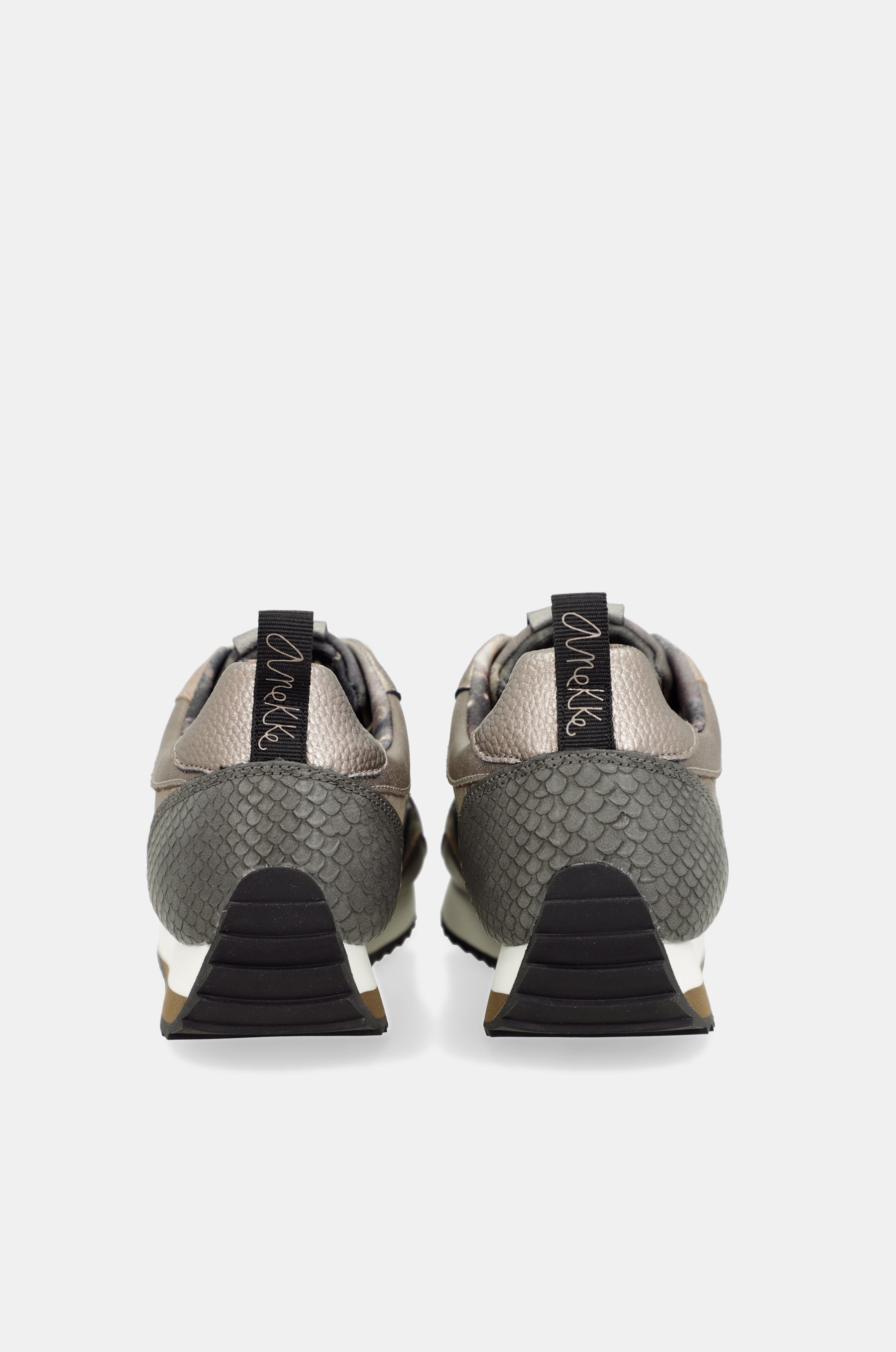 Deportivos gris Travel