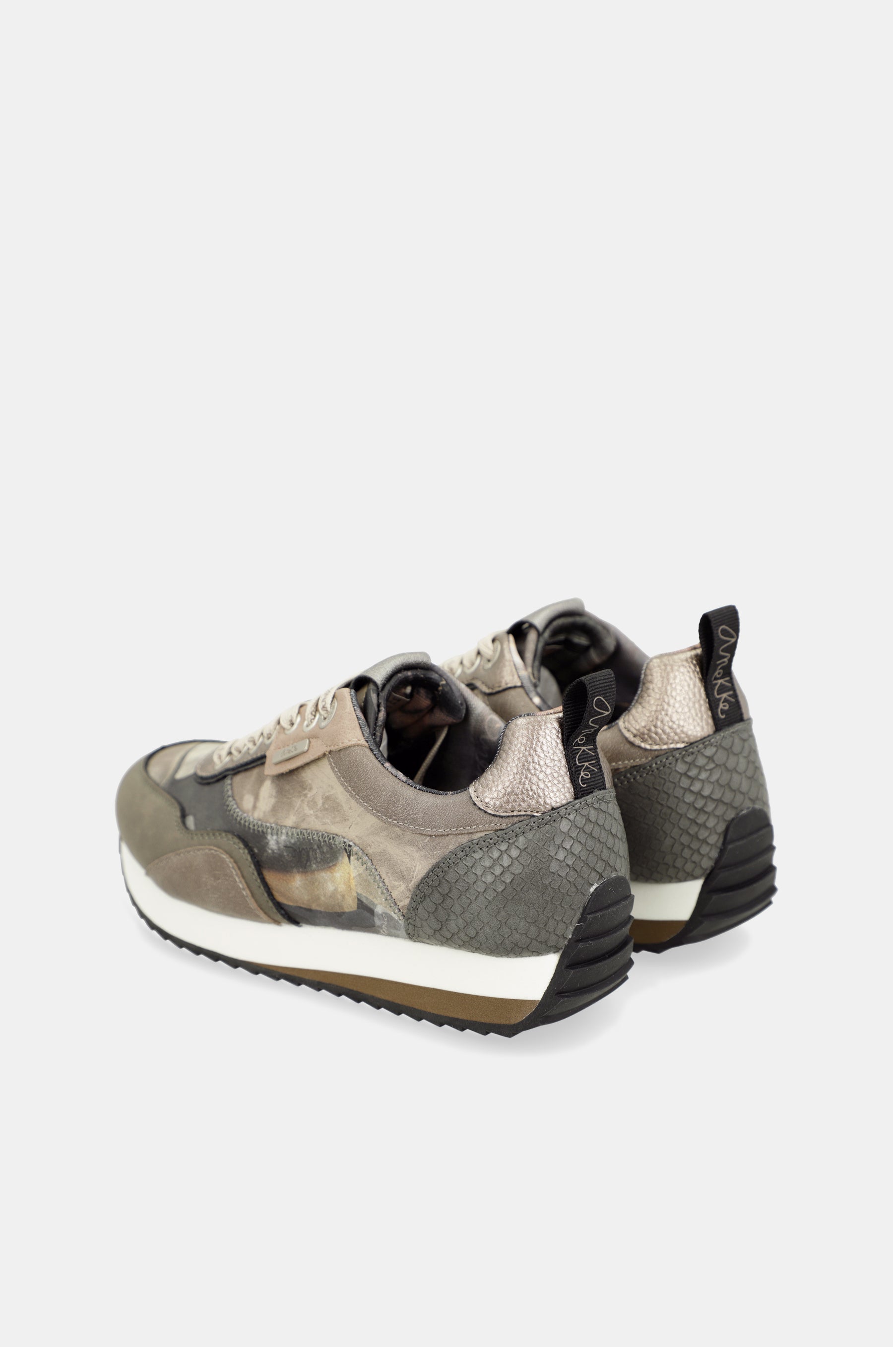 Deportivos gris Travel