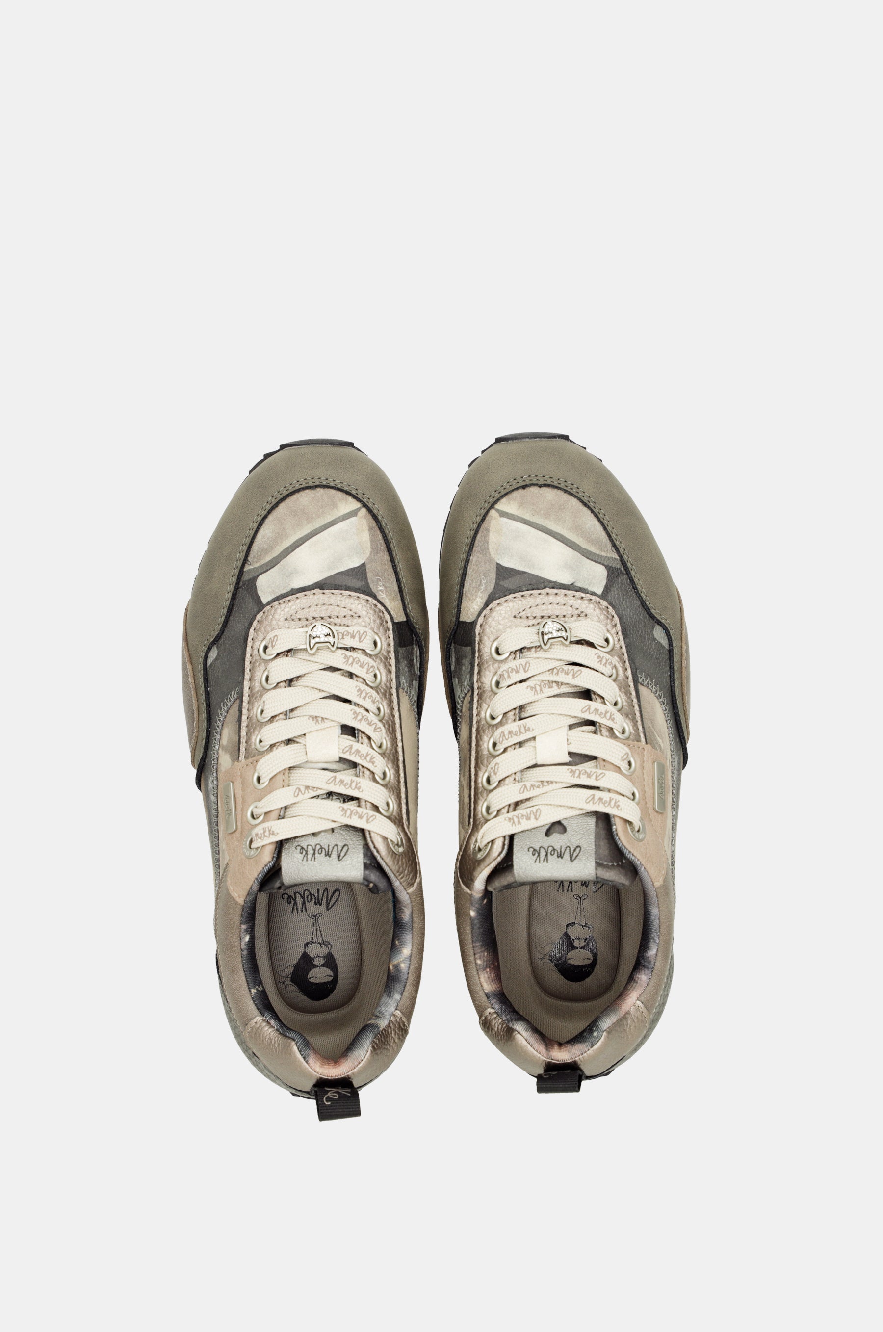 Deportivos gris Travel