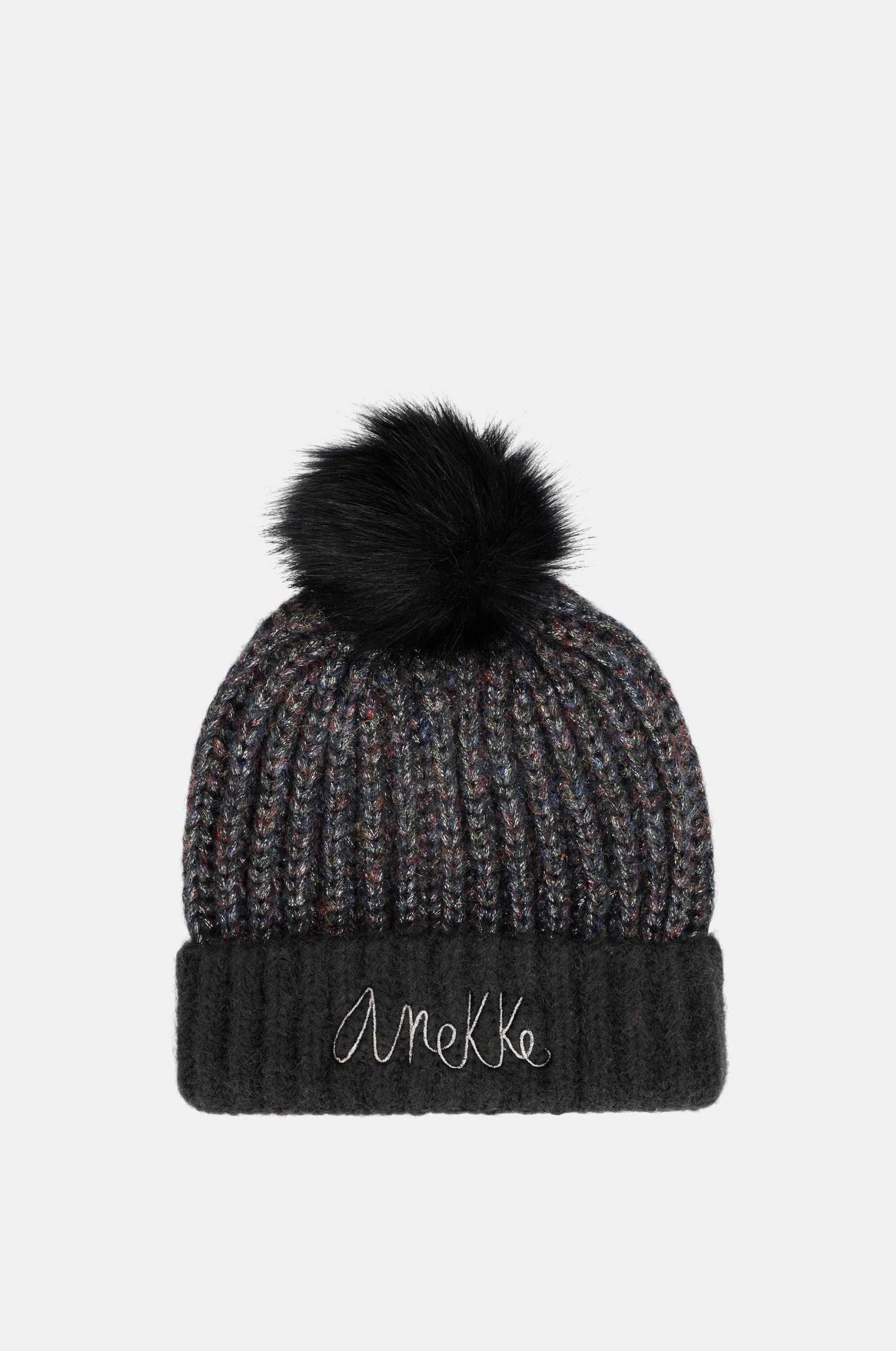 Gorro de punto con pompón negro