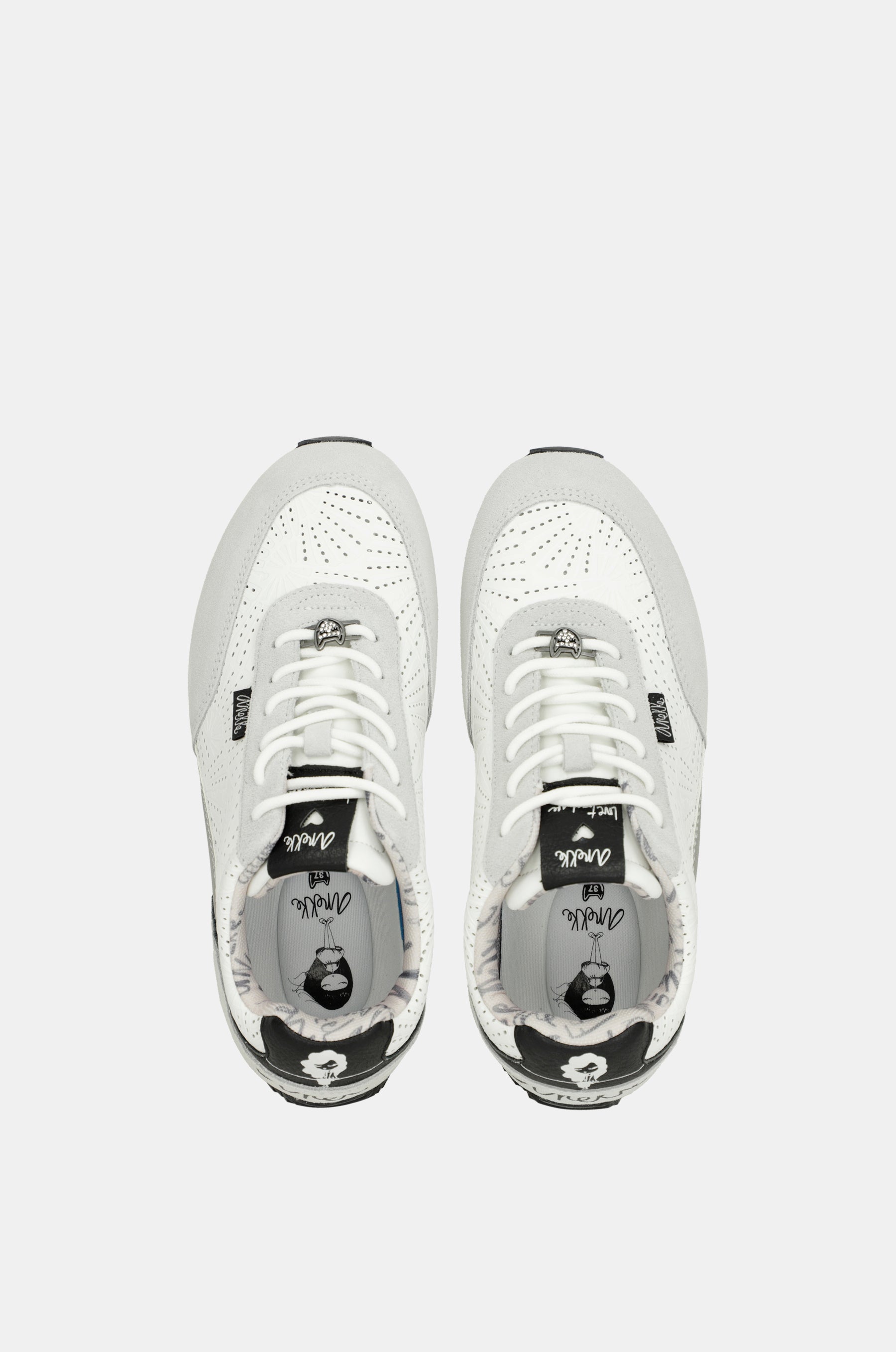 Deportivos blancos Lunares