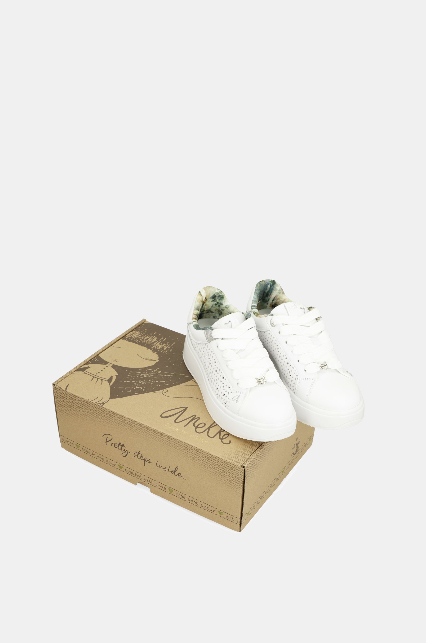 Deportivos blancos Lunares