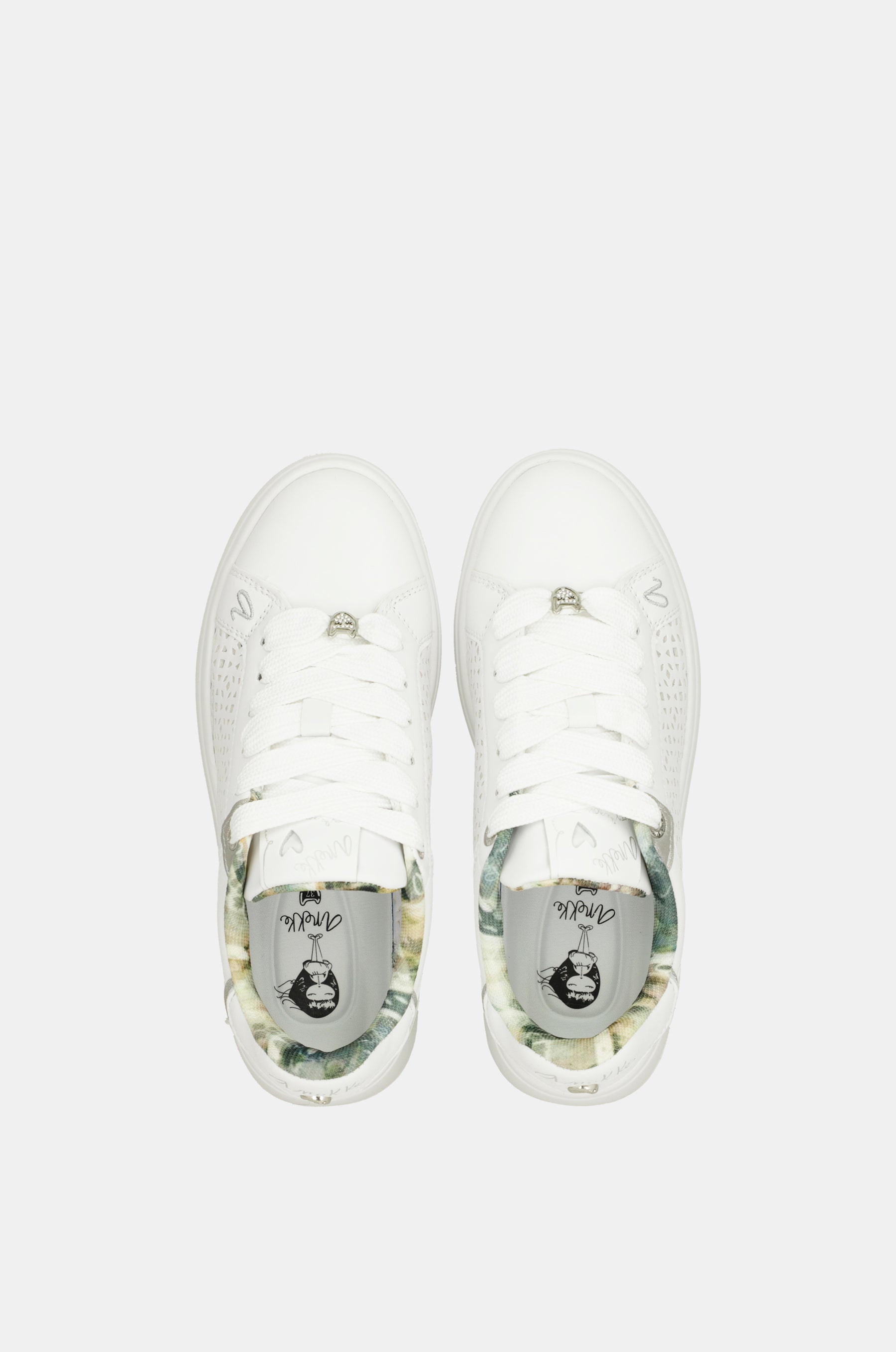 Deportivos blancos Lunares