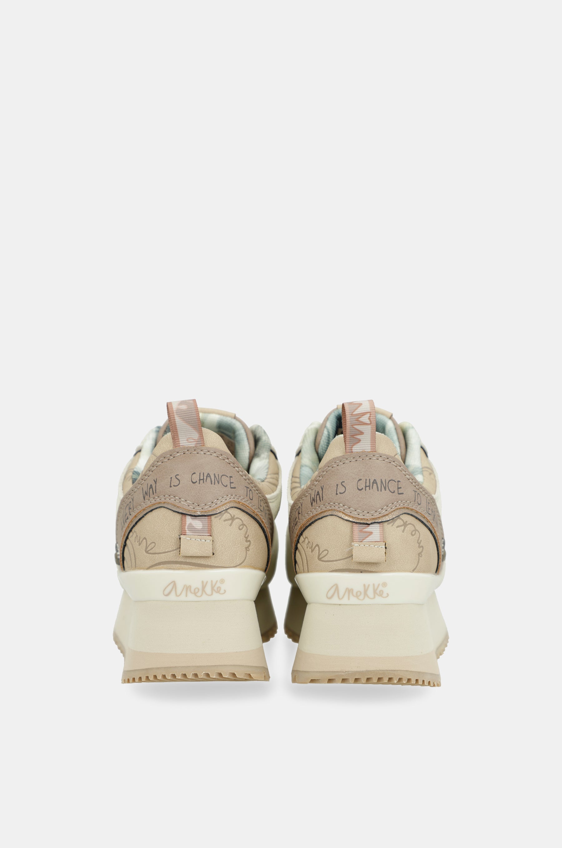 Deportivos plataforma beige