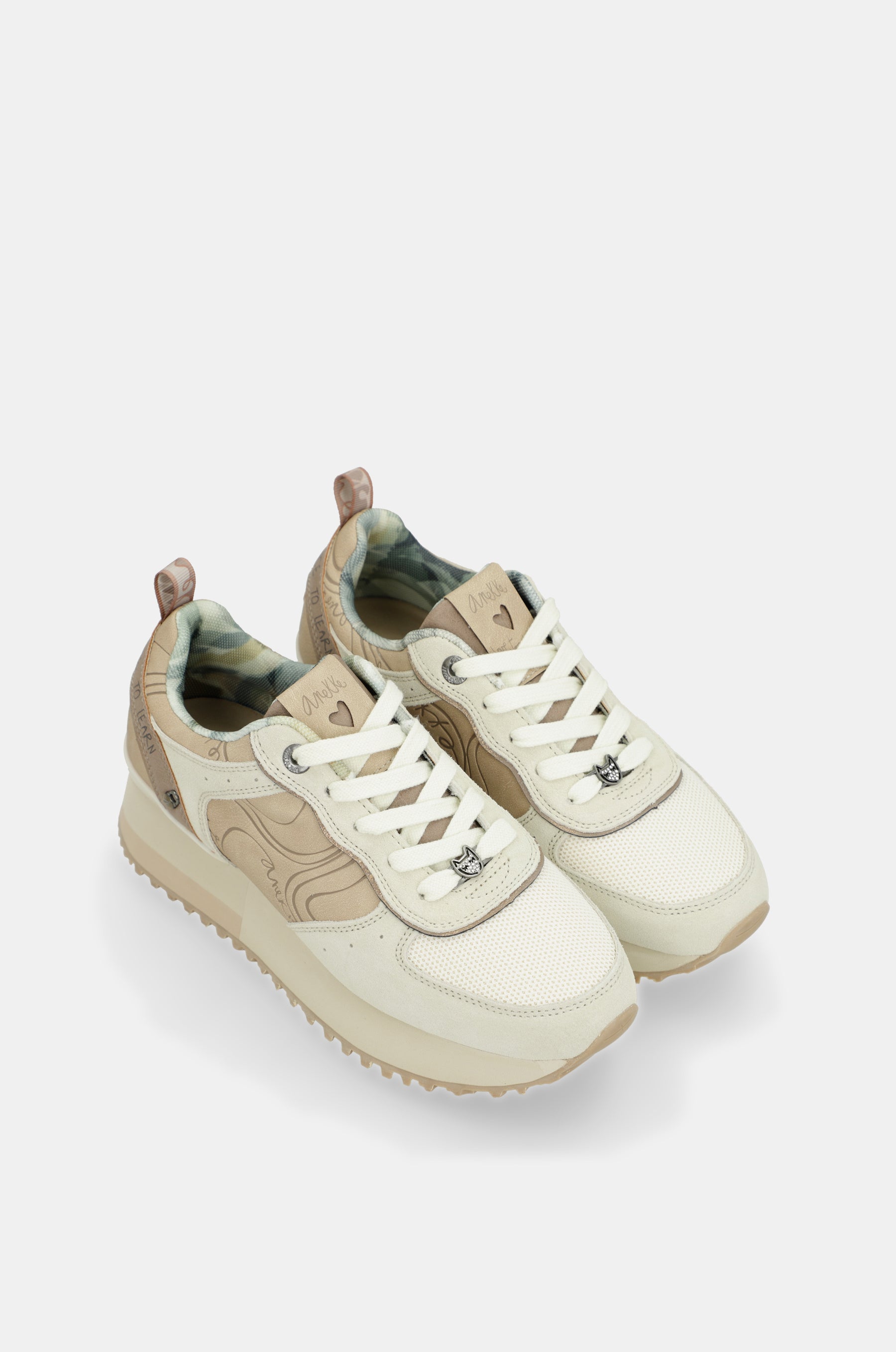 Deportivos plataforma beige