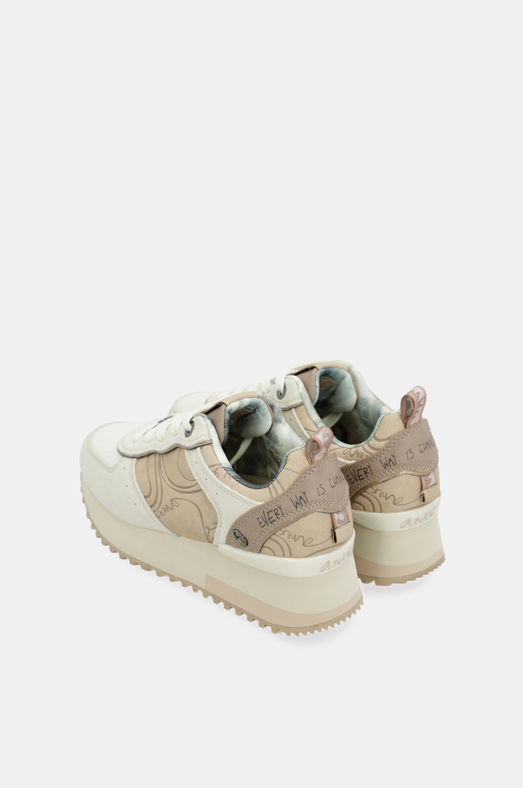 Deportivos plataforma beige