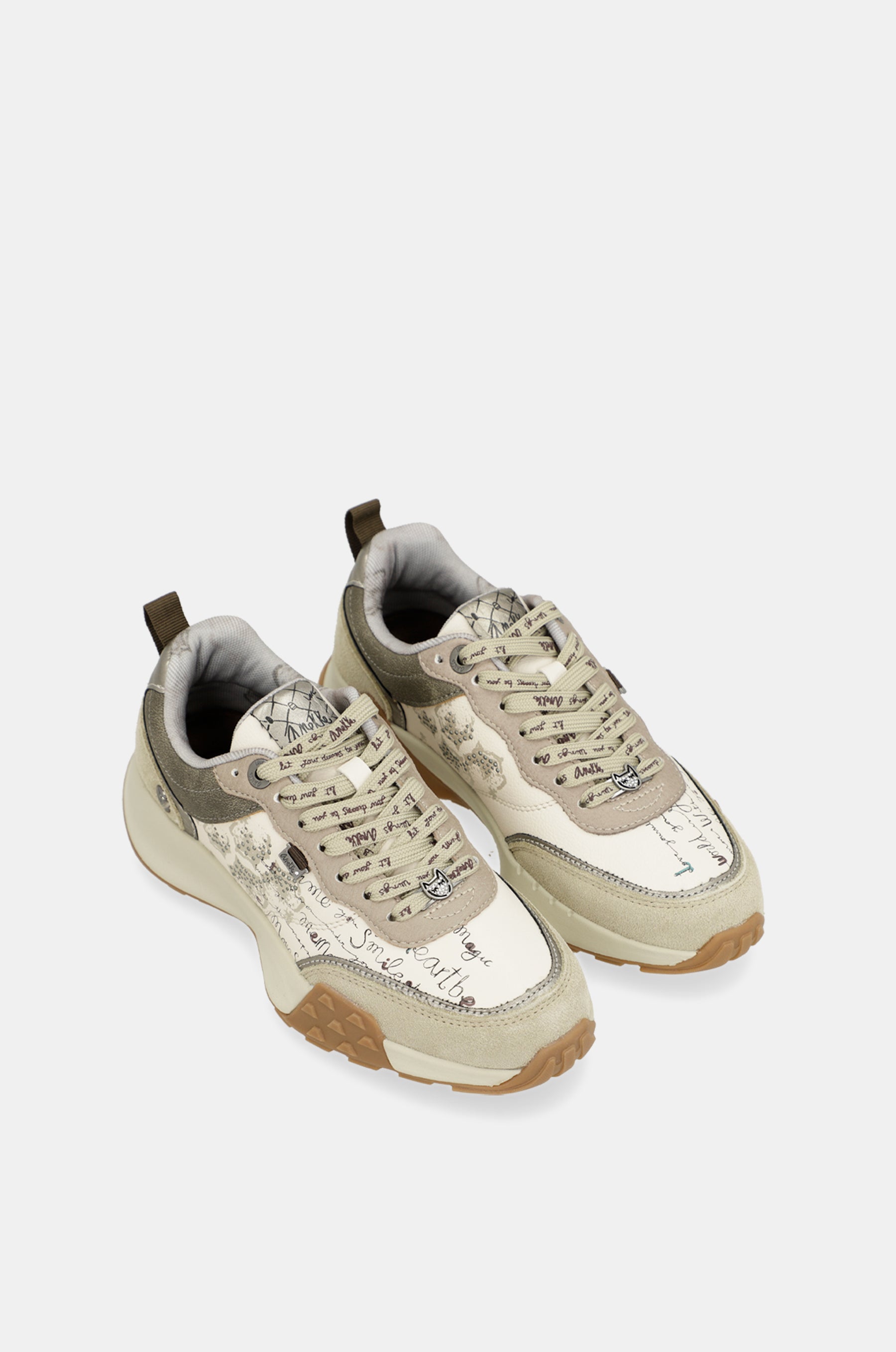 Deportivos beige estampados