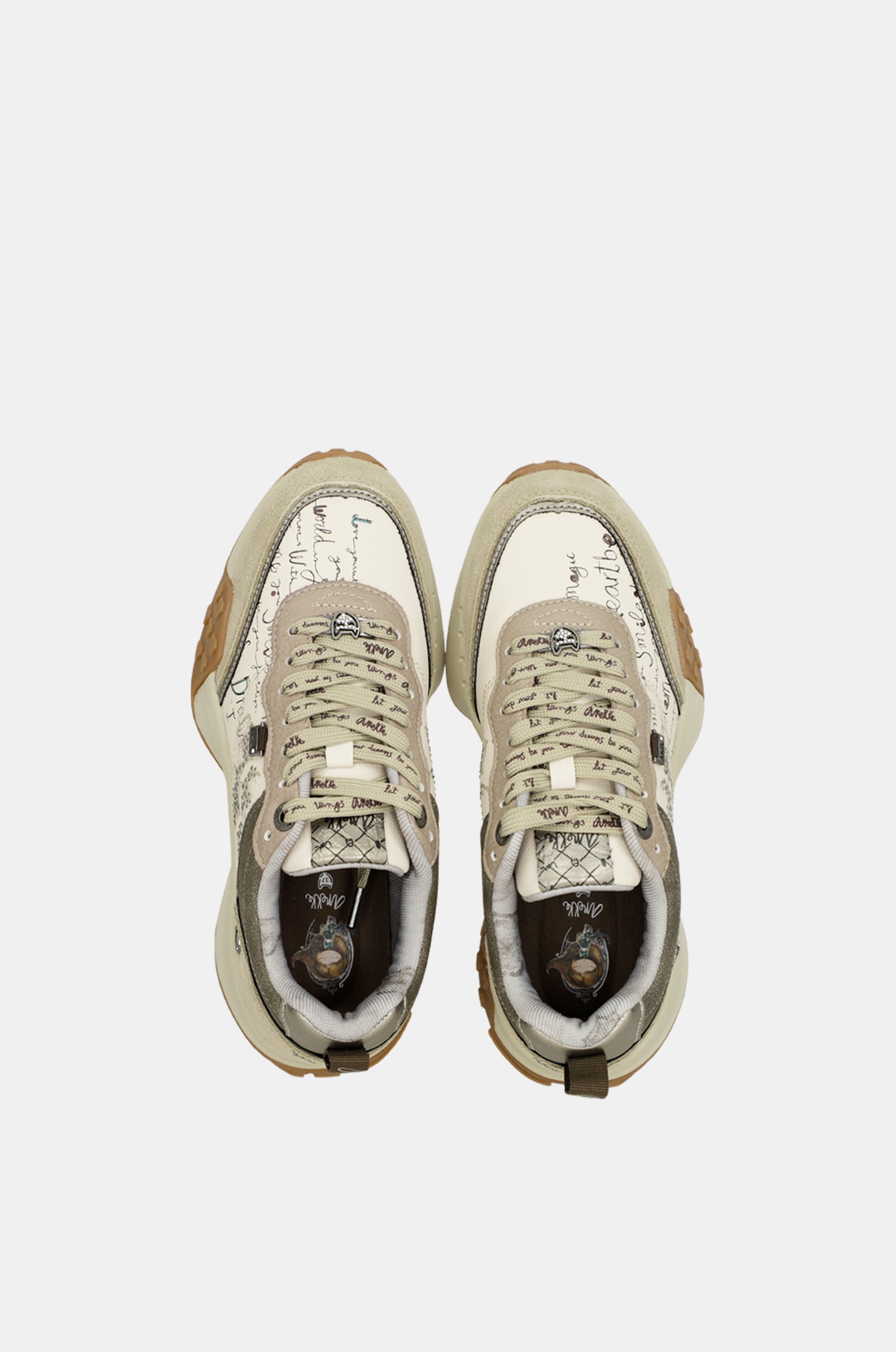 Deportivos beige estampados
