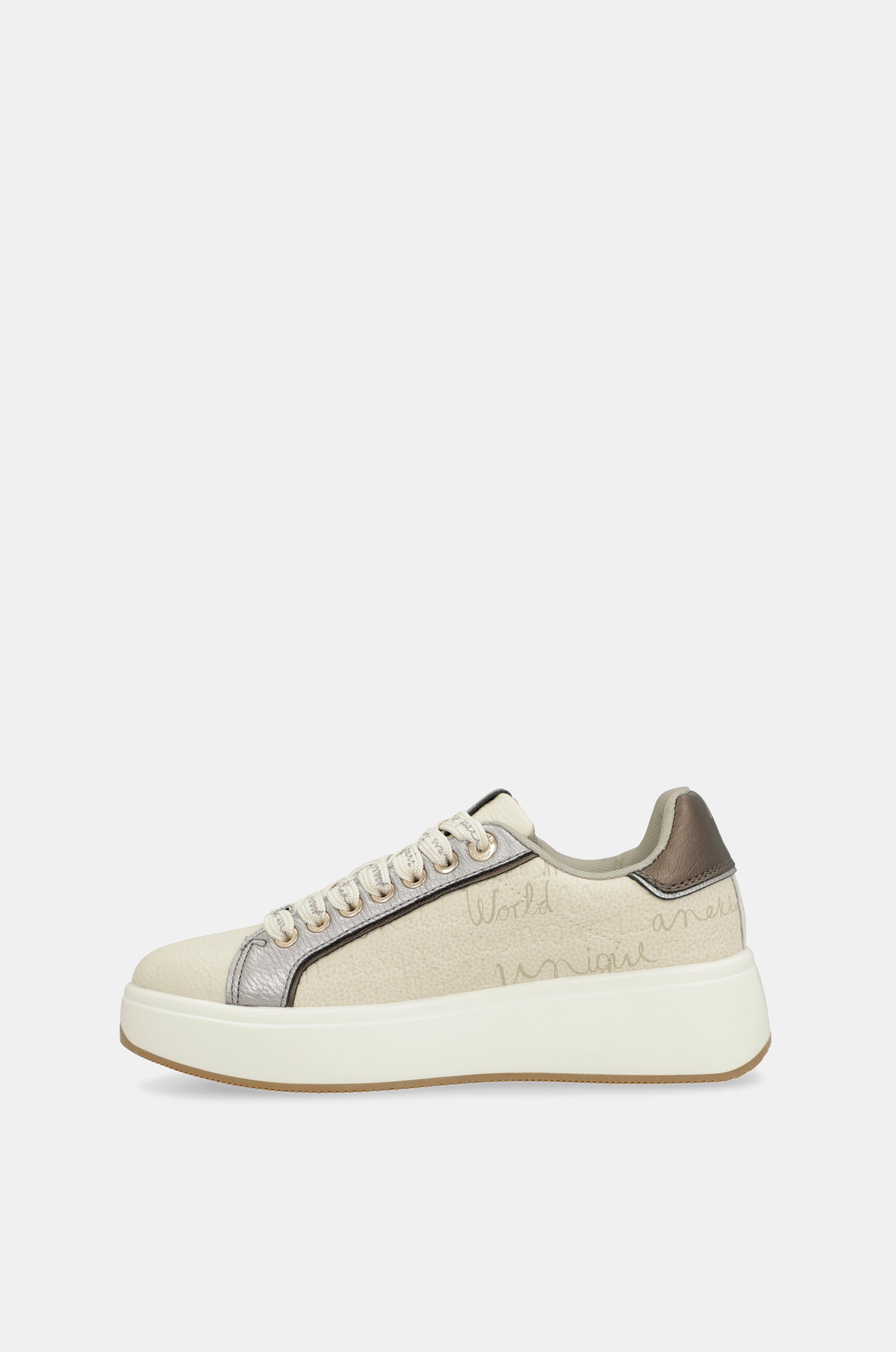 Deportivos blancos Studio
