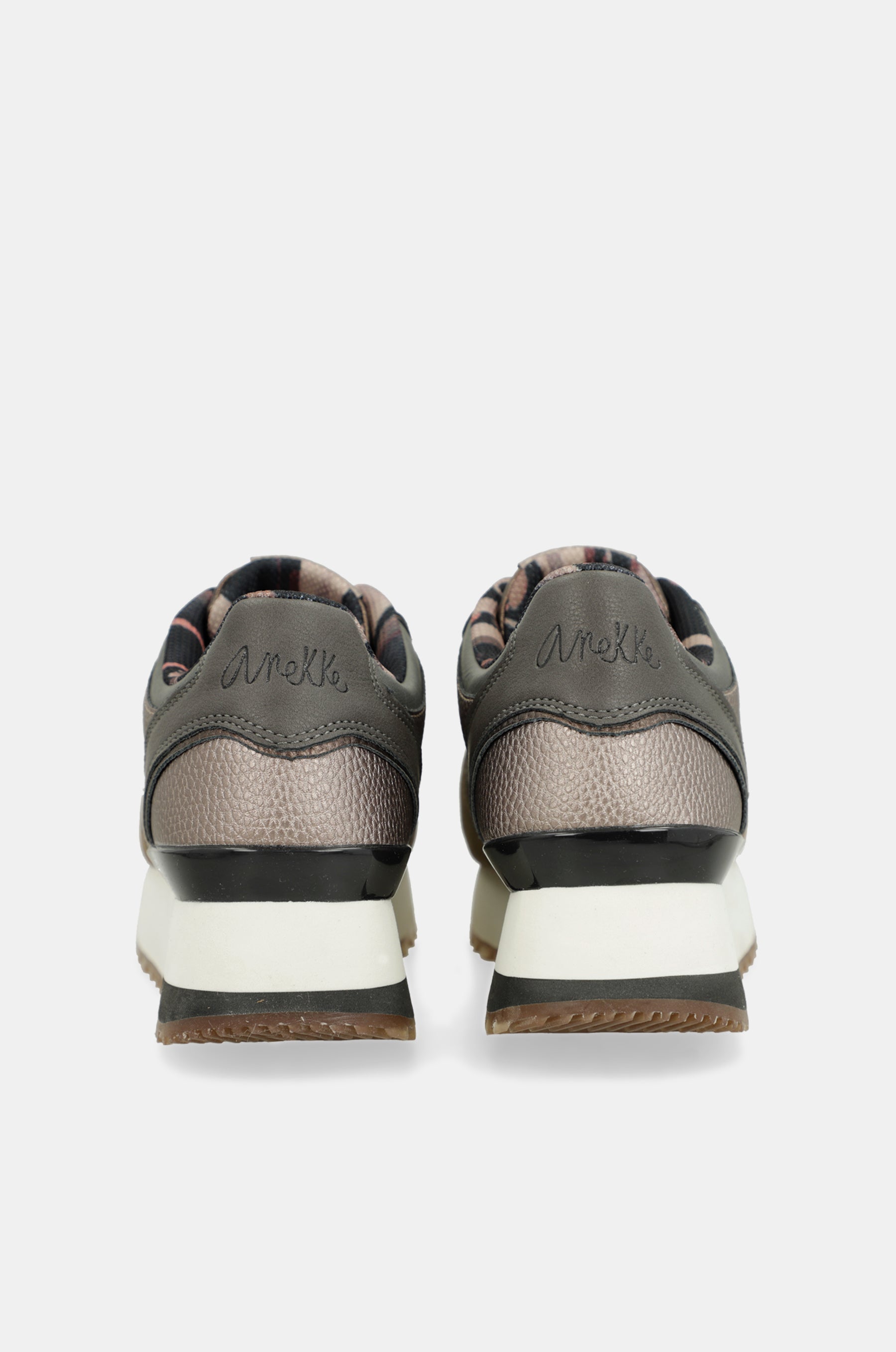 Deportivos plataforma taupe