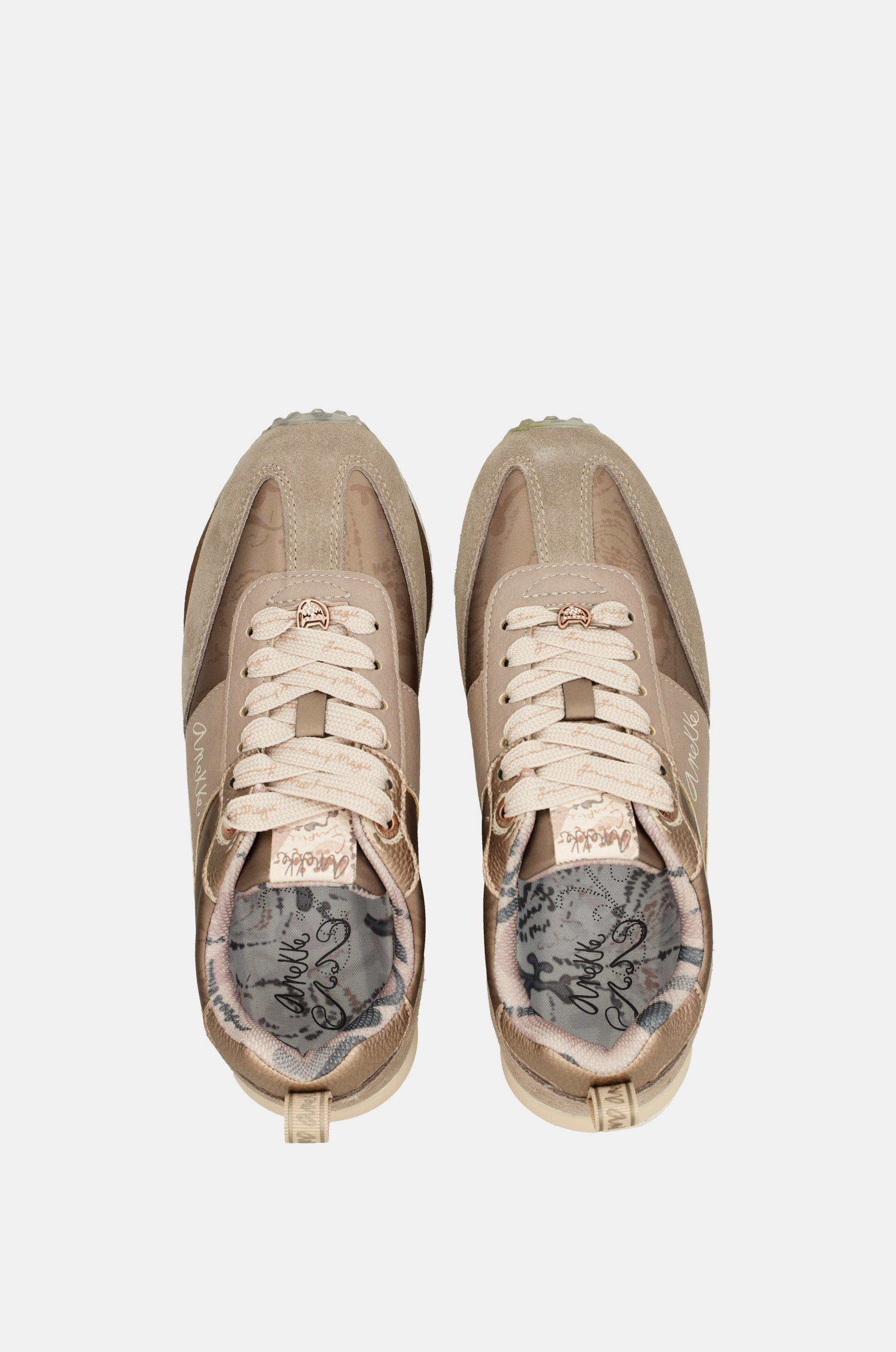 Deportivos beige suela multicolor