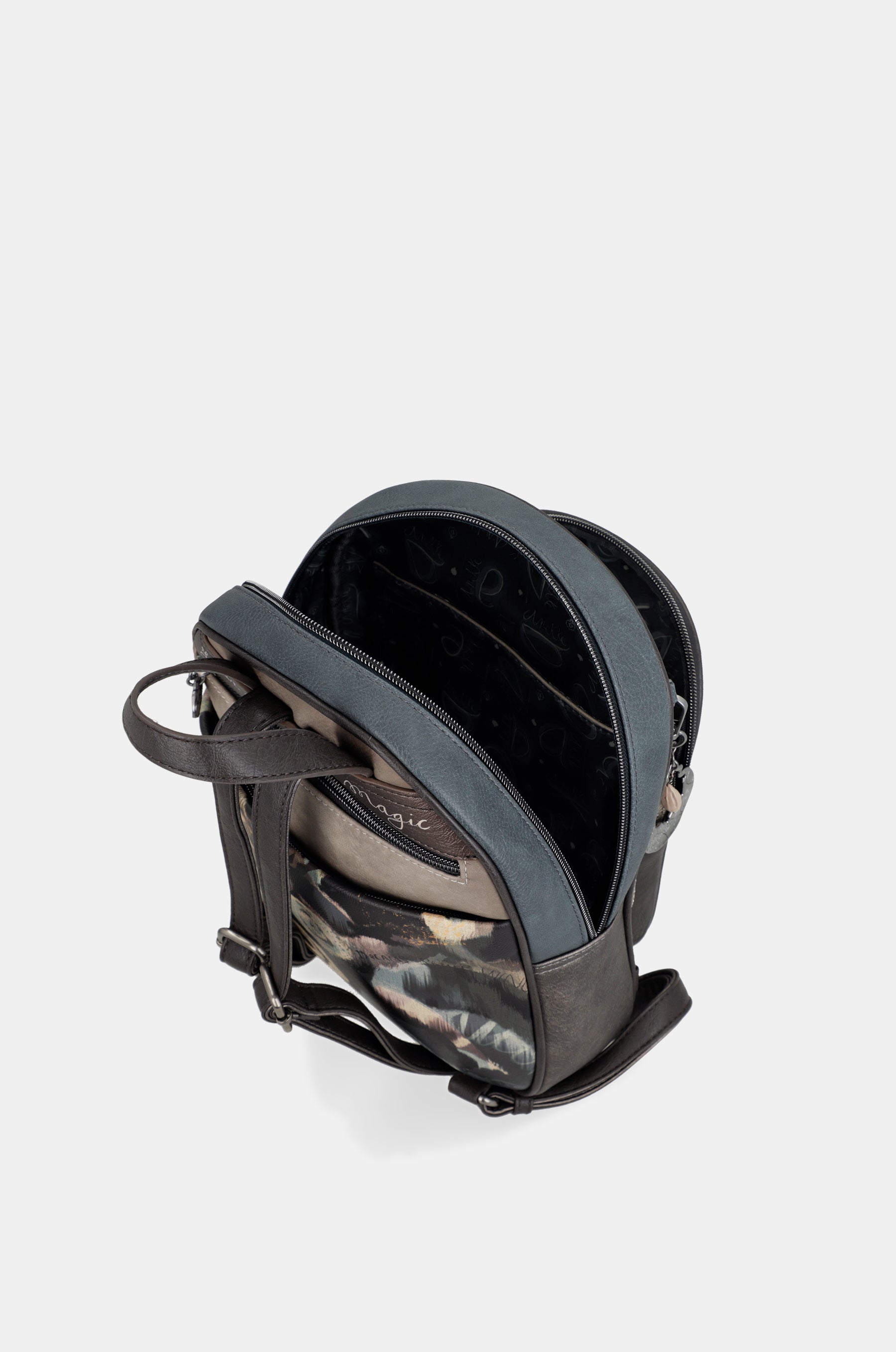 Mochila con bolsillo frontal Real