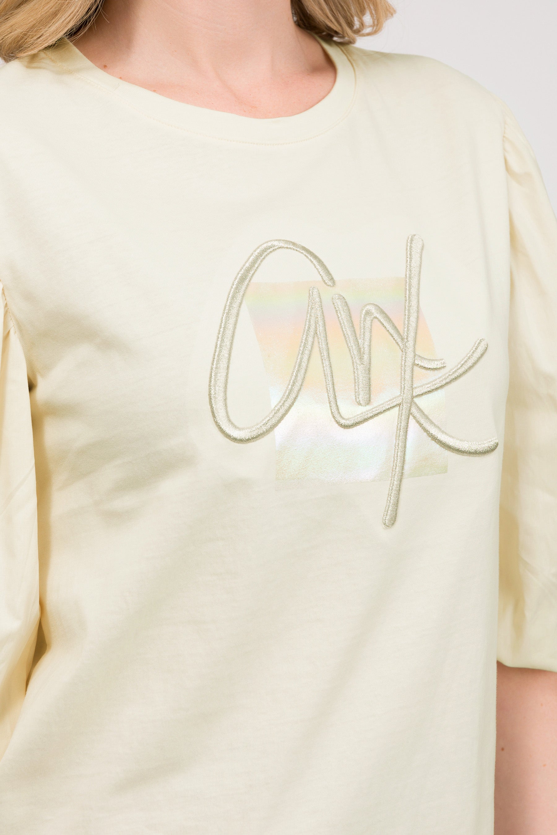 Camiseta con manga abullonada beige