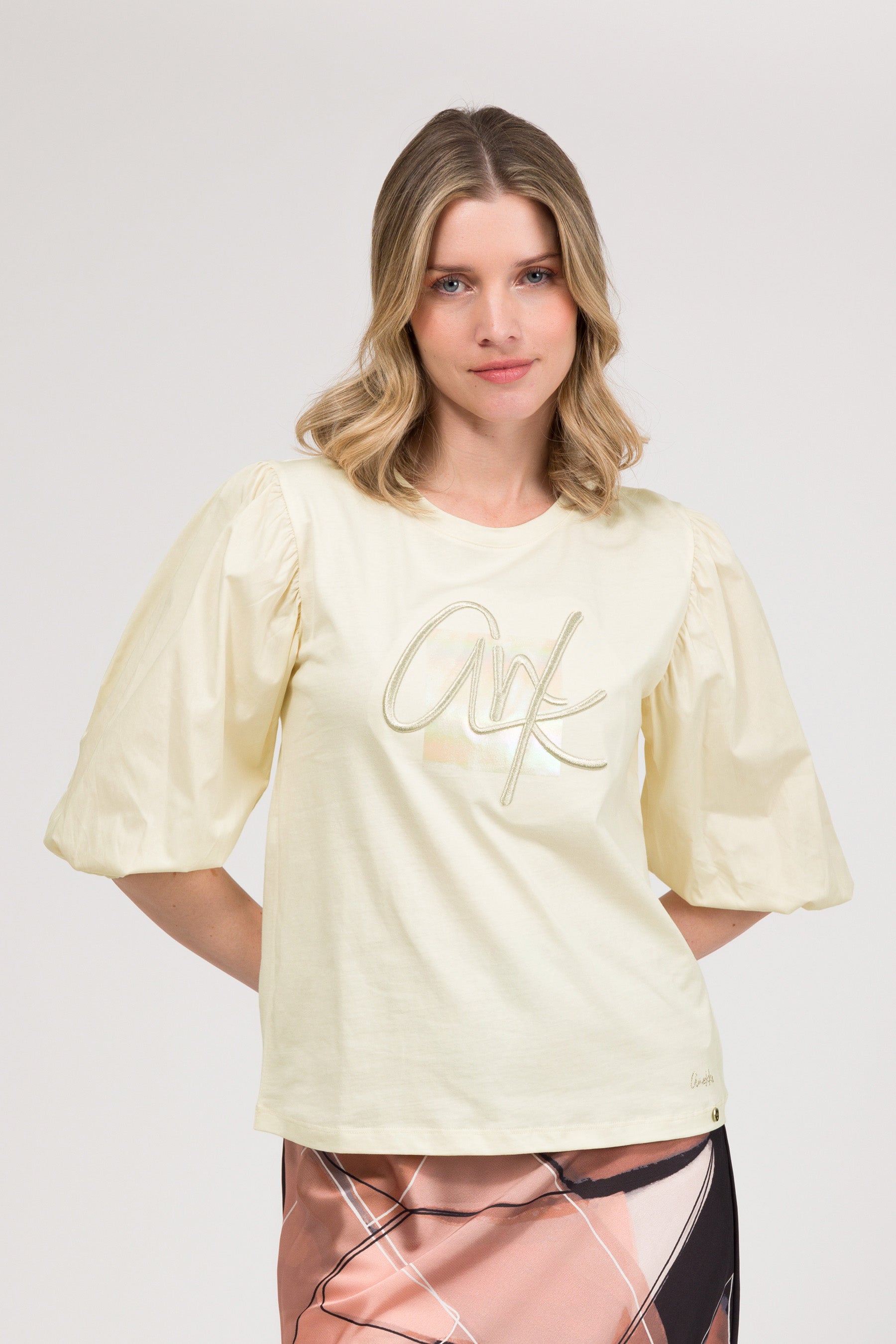 Camiseta con manga abullonada beige