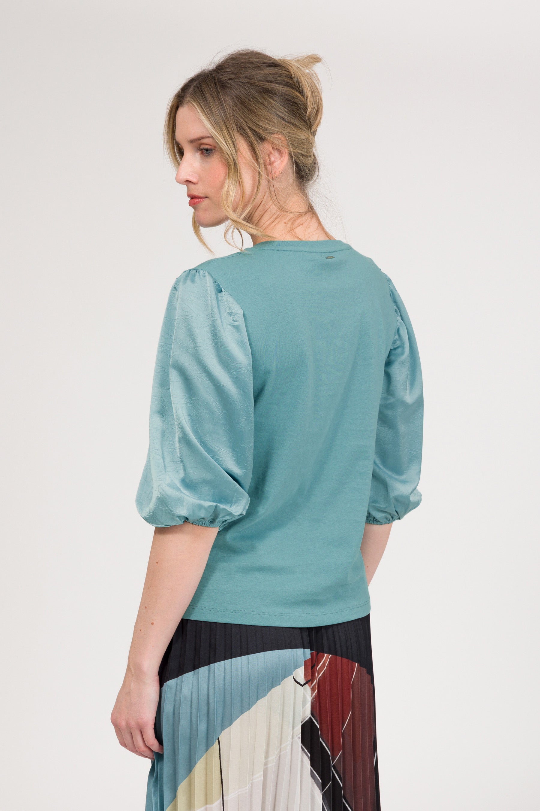 Camiseta con manga abullonada azul