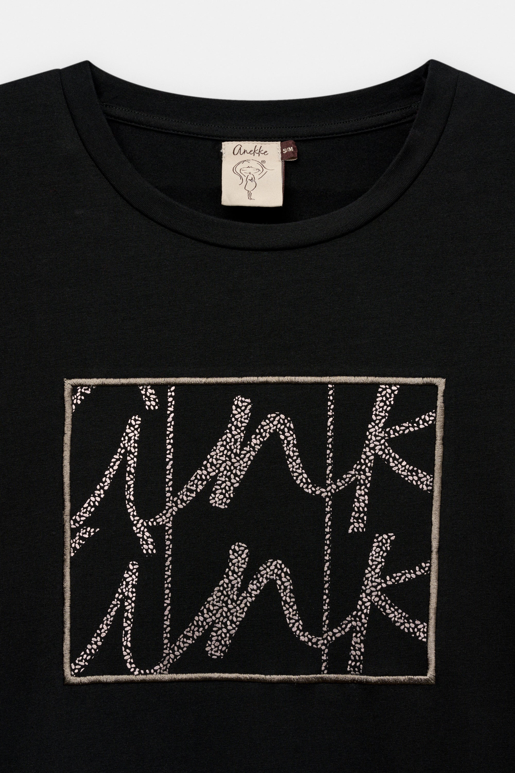 Camiseta negra de manga corta