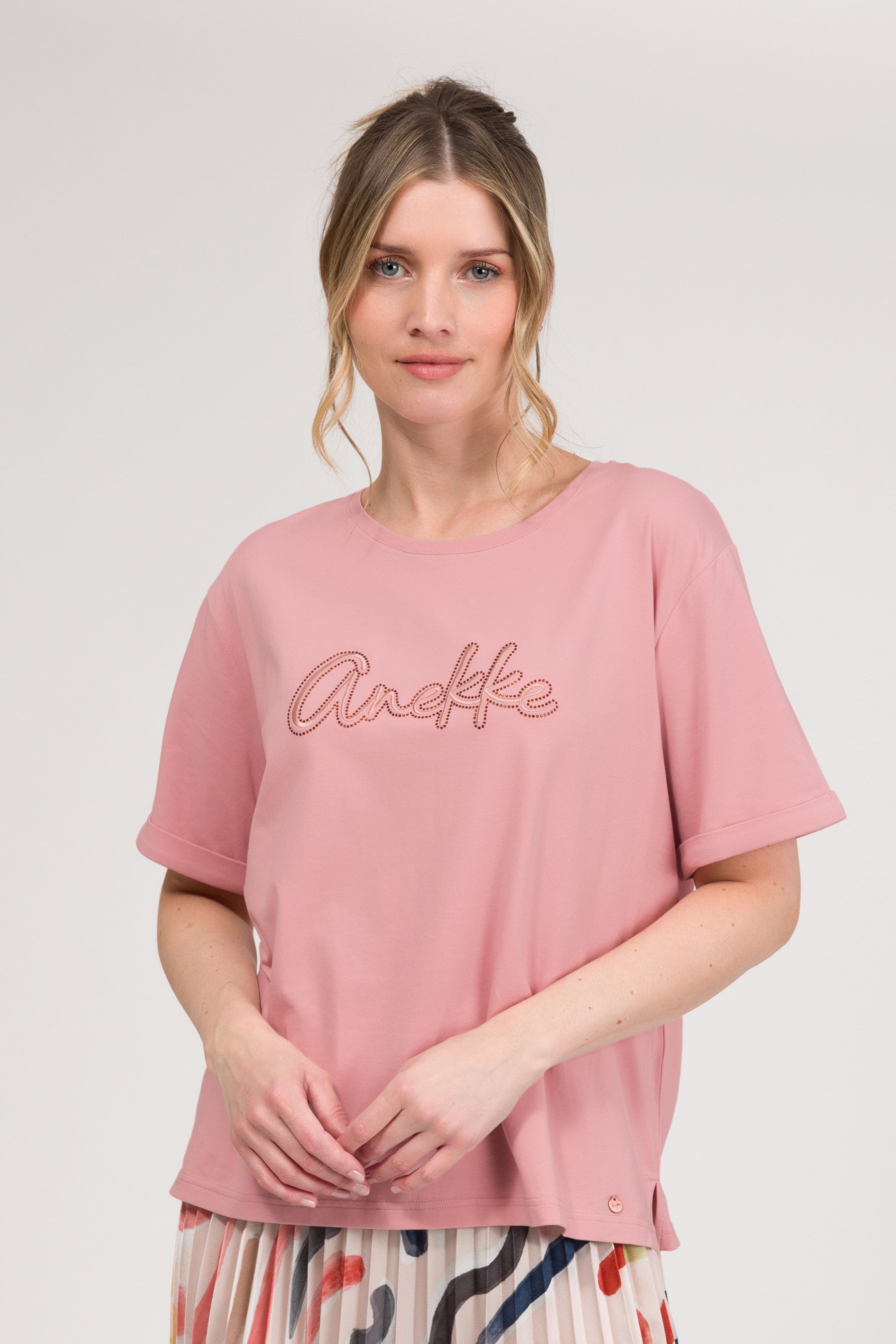 Camiseta de manga corta rosa con logo