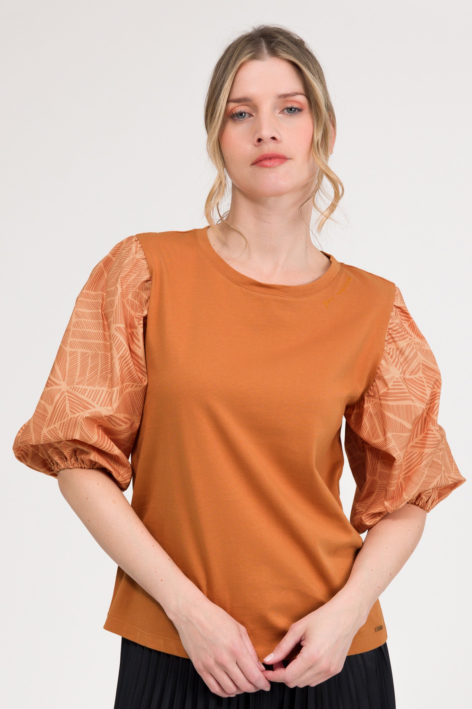 Camiseta con mangas abullonadas y print