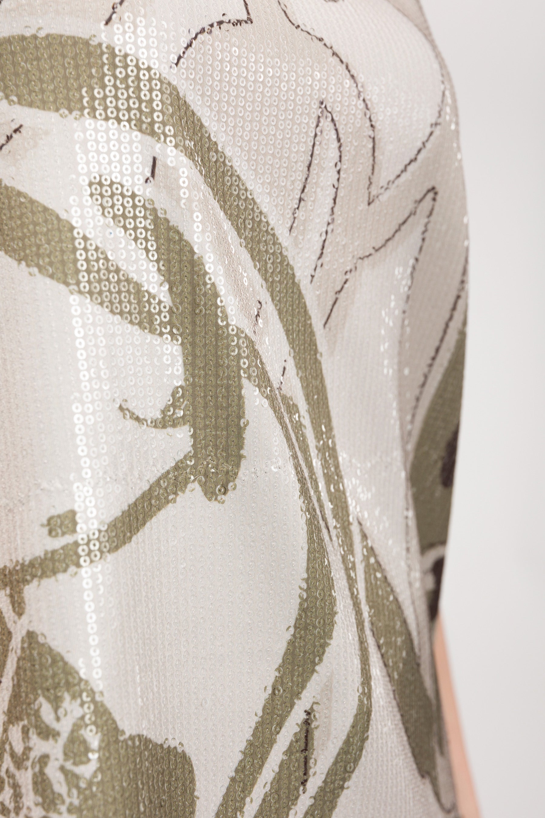 Camiseta beige con lentejuelas