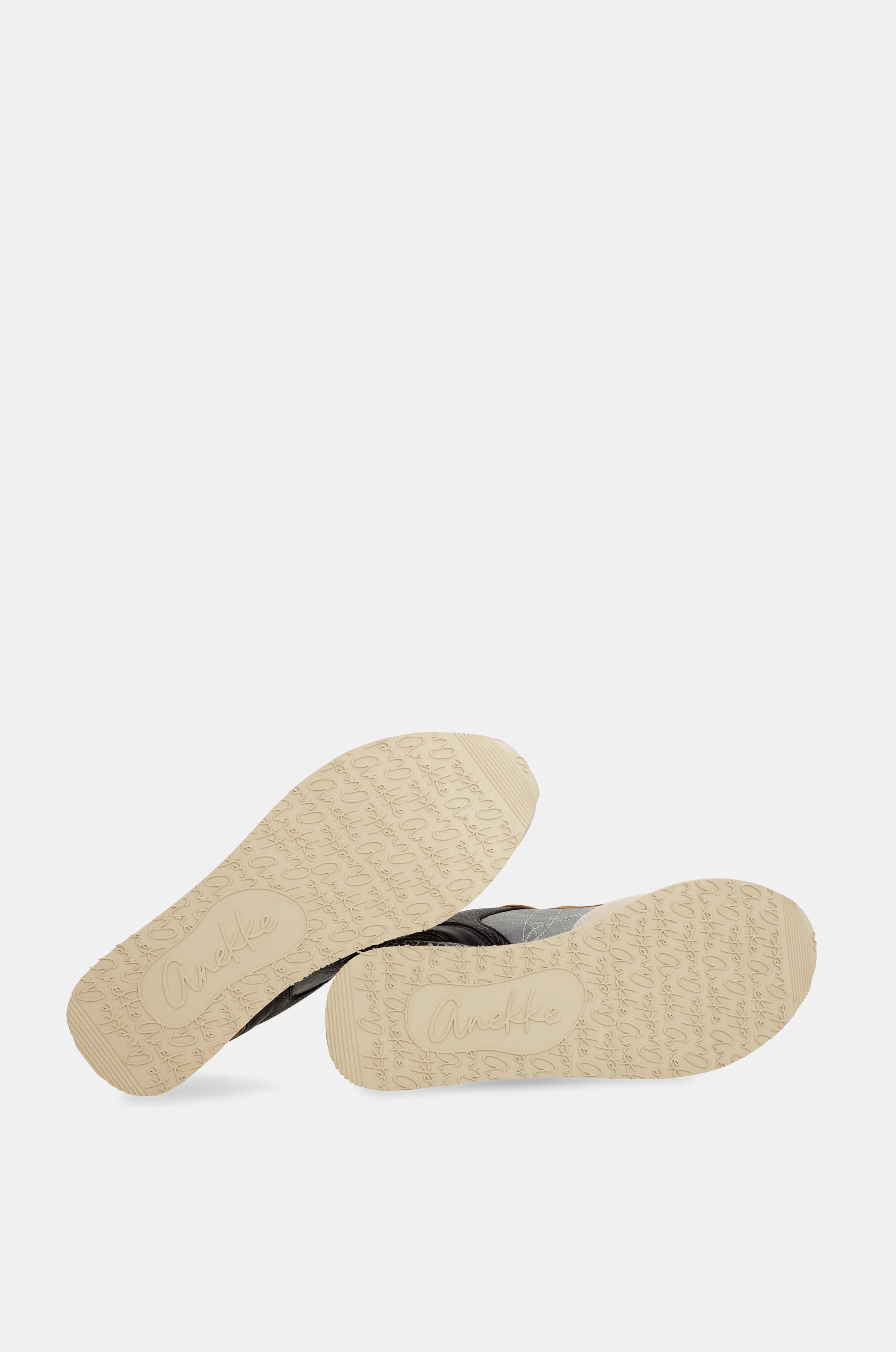 Deportivos azules y beige