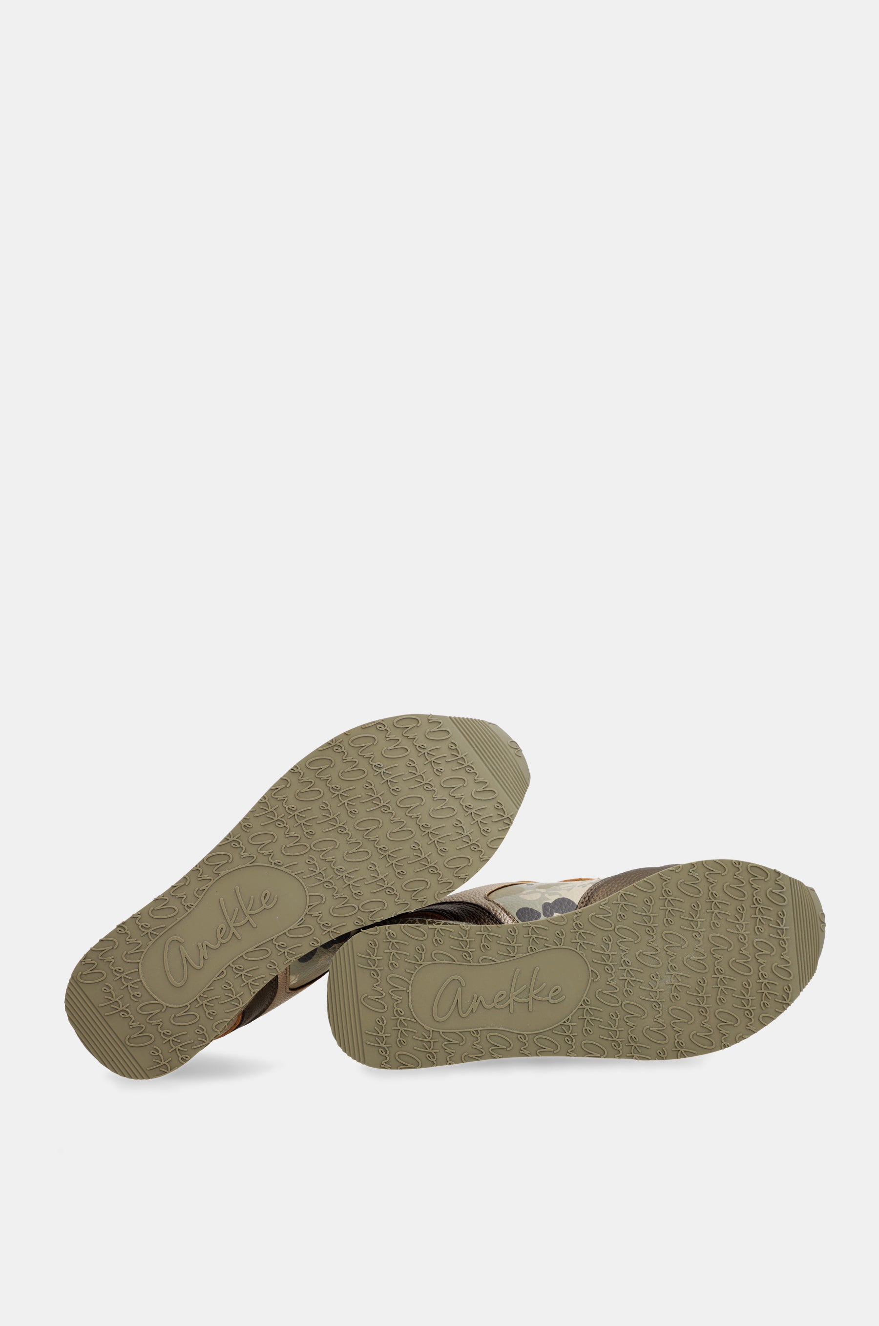 Deportivos beige y cobre