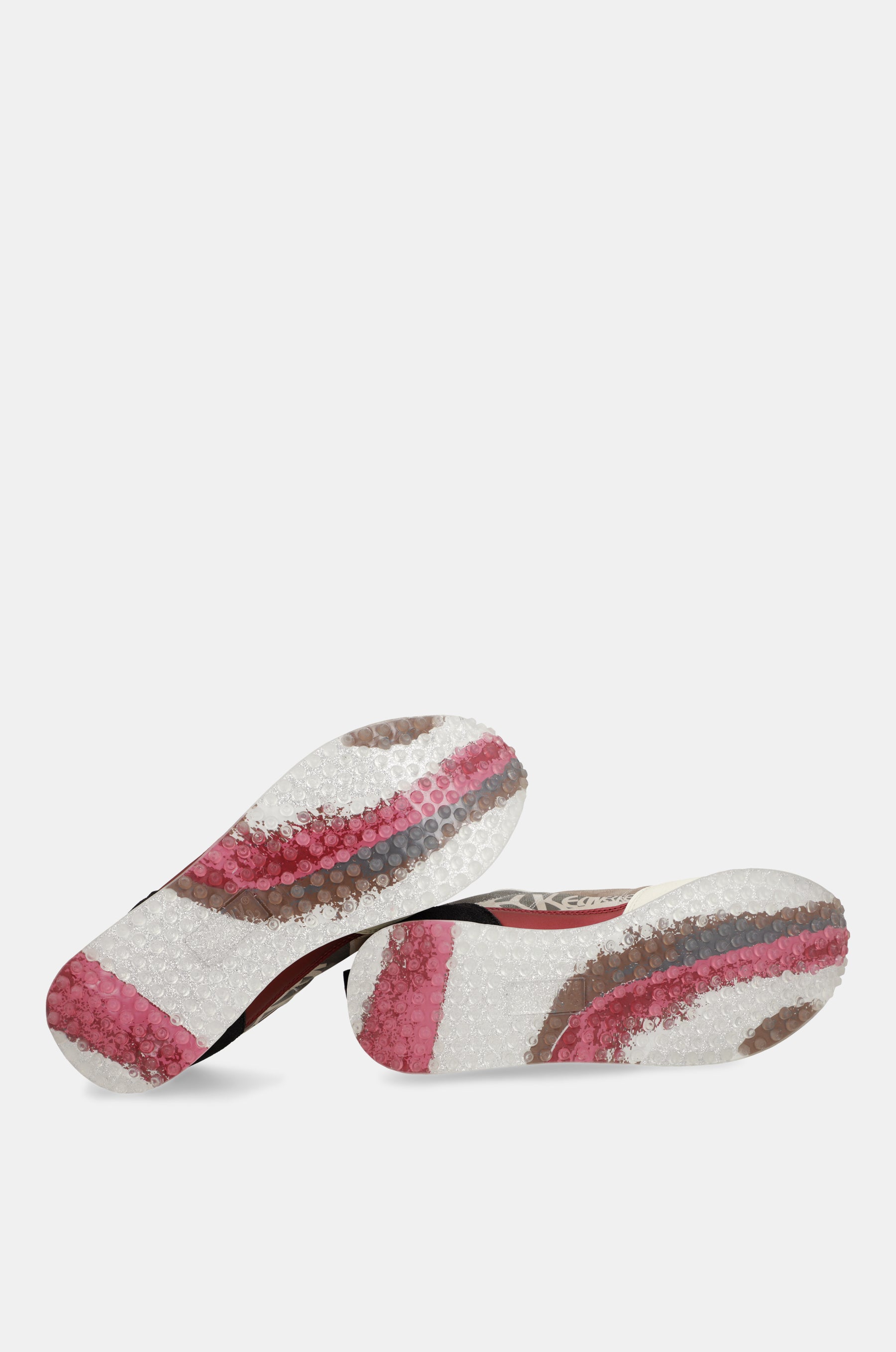 Deportivos rosa y blancos