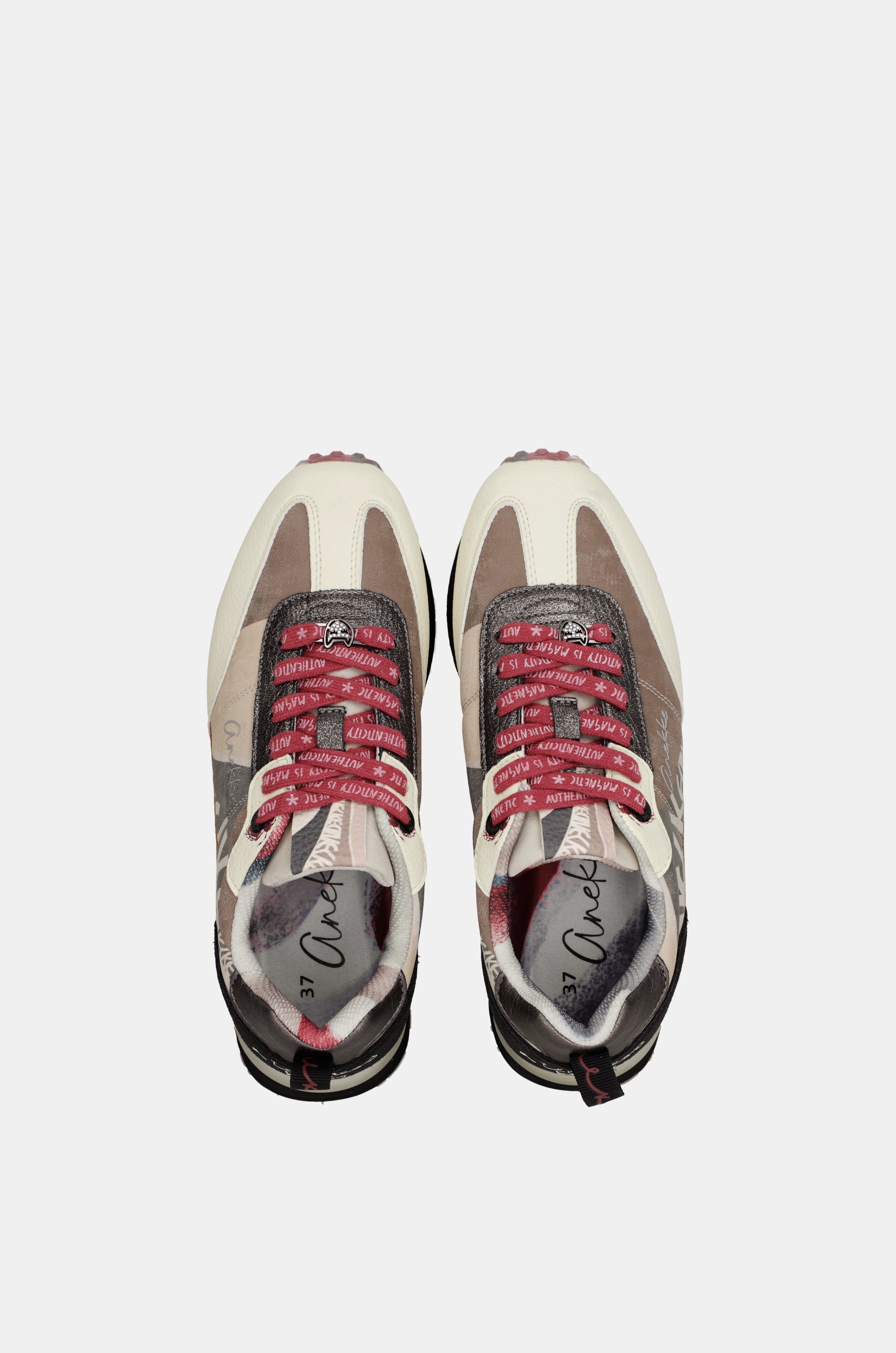 Deportivos rosa y blancos