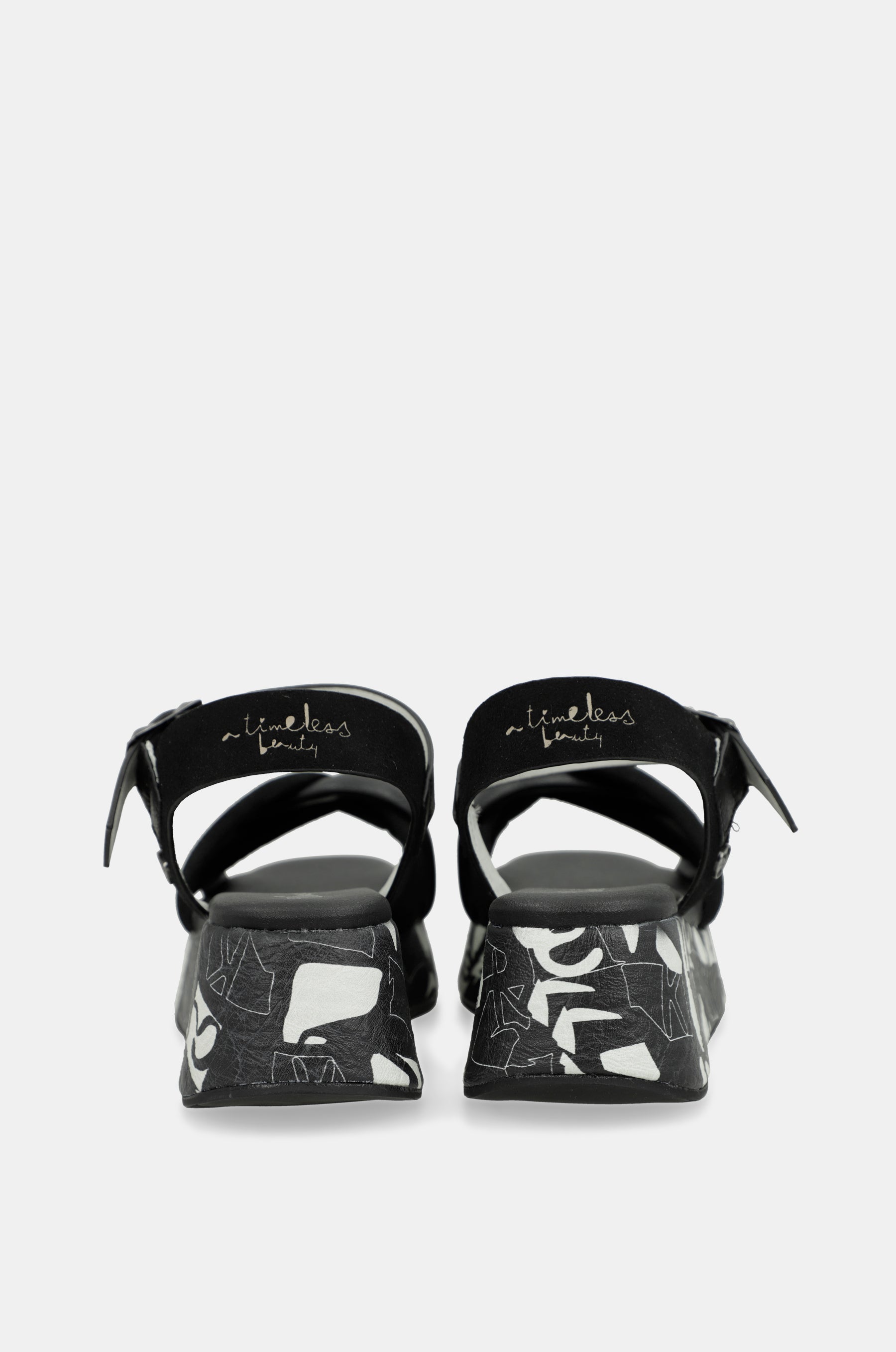 Sandalias plataforma negras y blancas