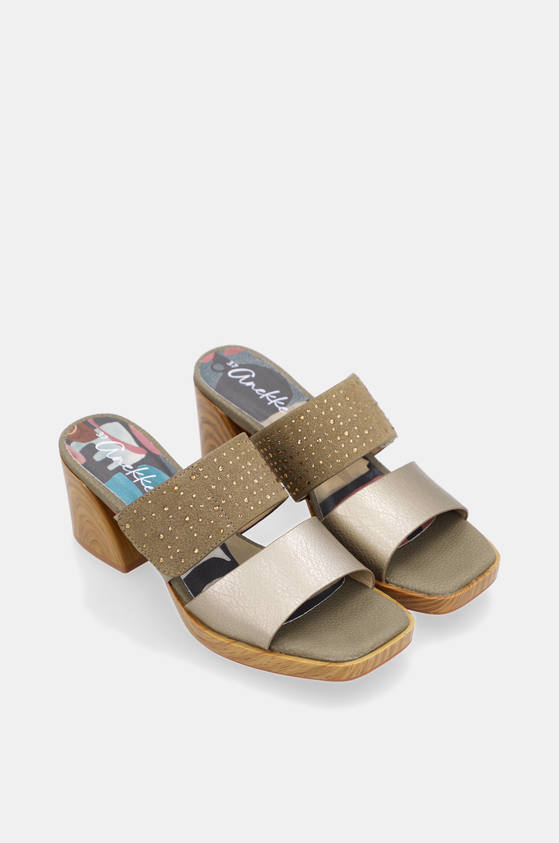 Sandalias con tacón verdes y doradas con strass