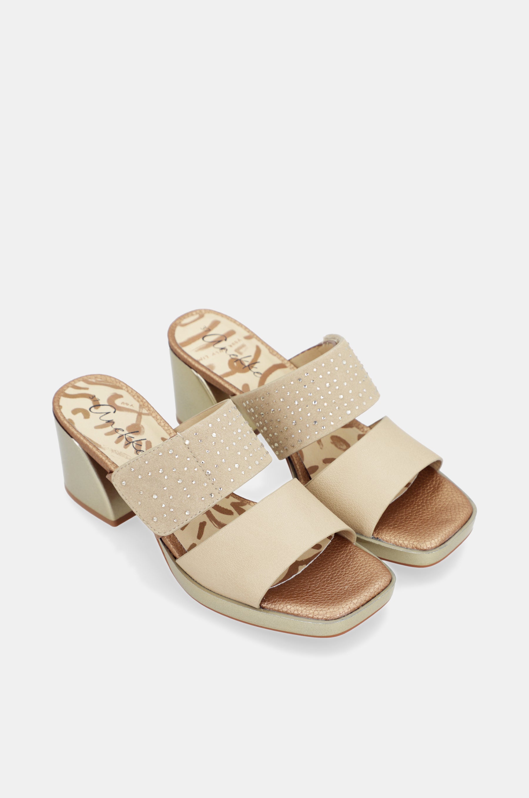 Sandalias con tacón beige con strass