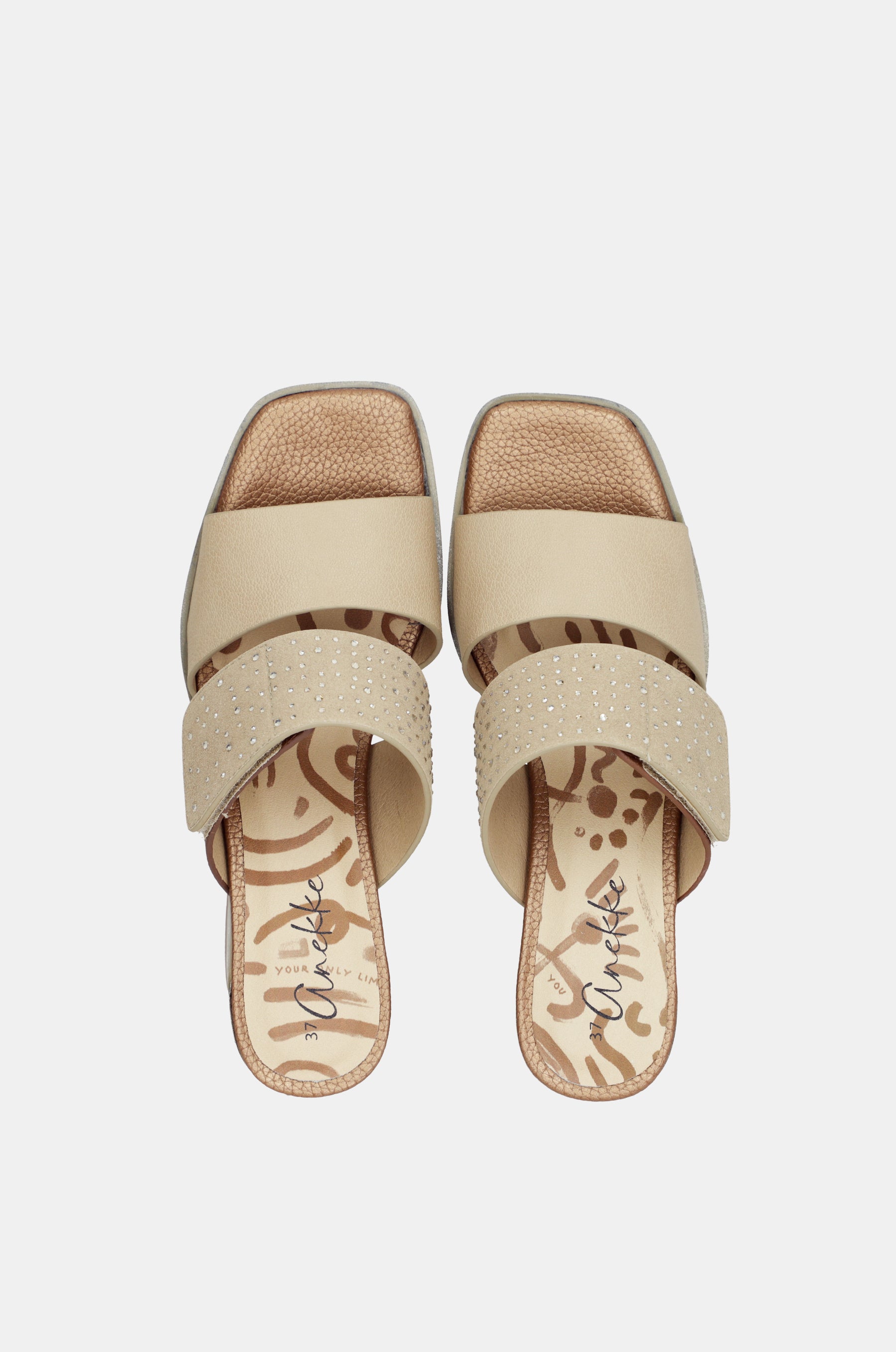 Sandalias con tacón beige con strass