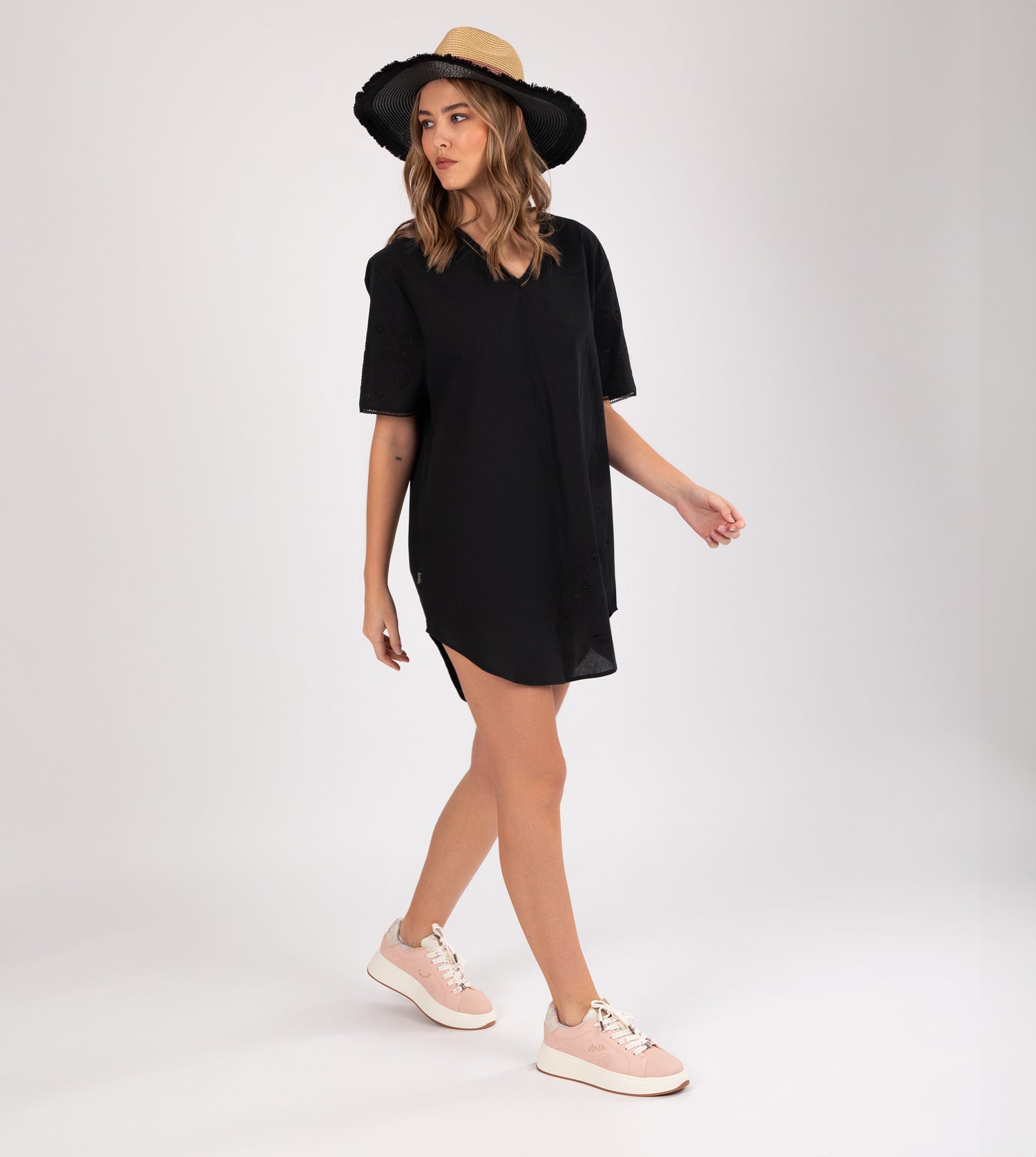 Vestido corto negro