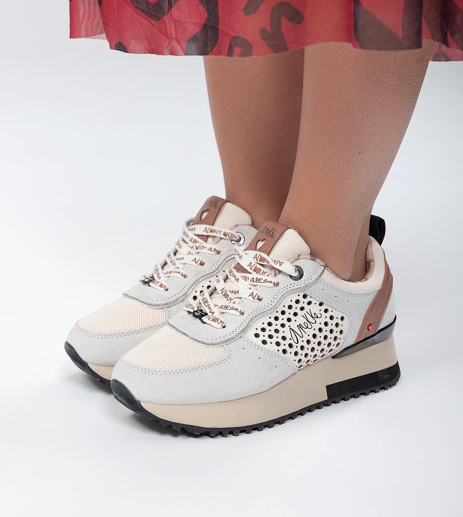Deportivos plataforma gris