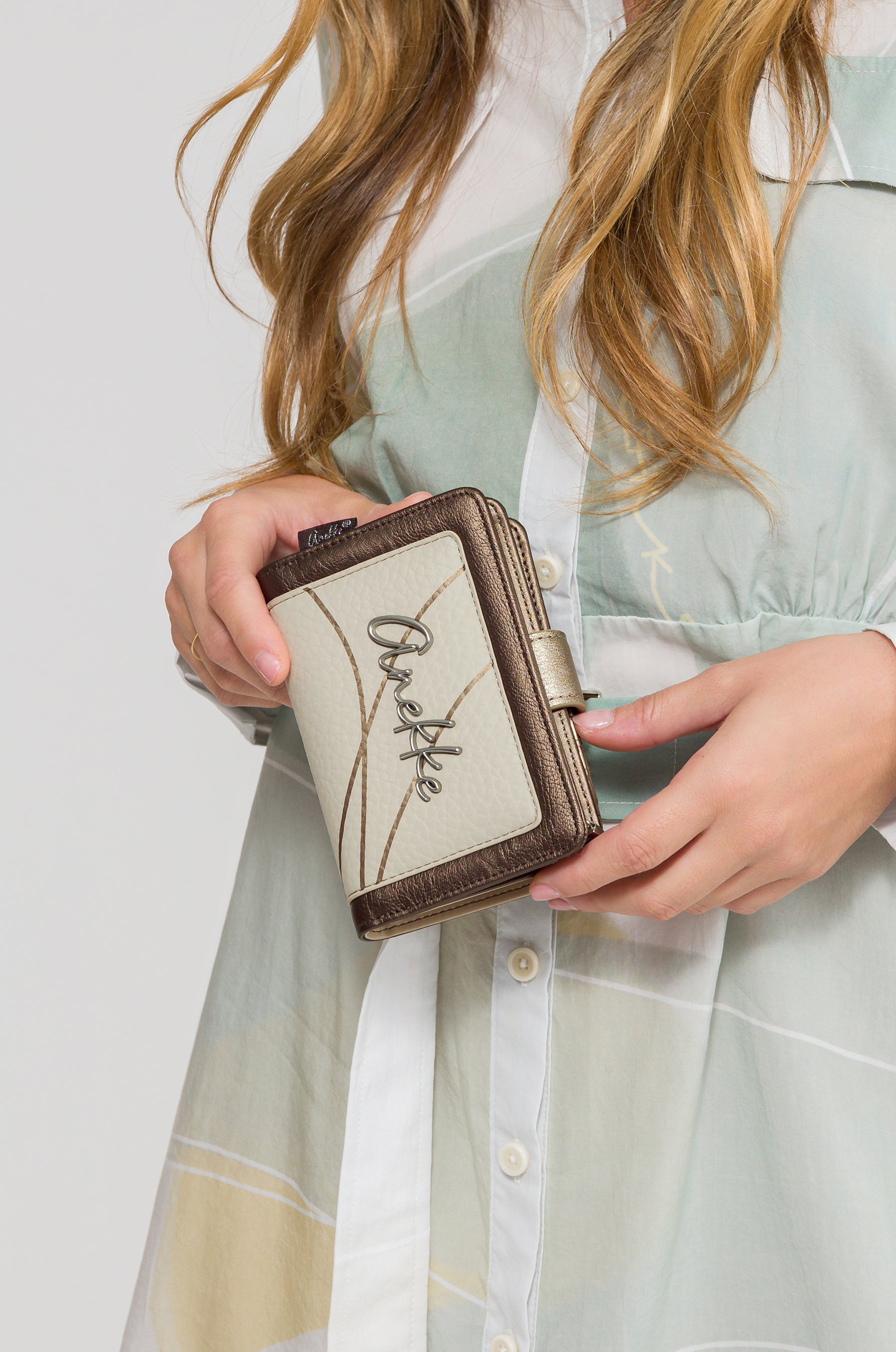 Billetero duro RFID Serenis