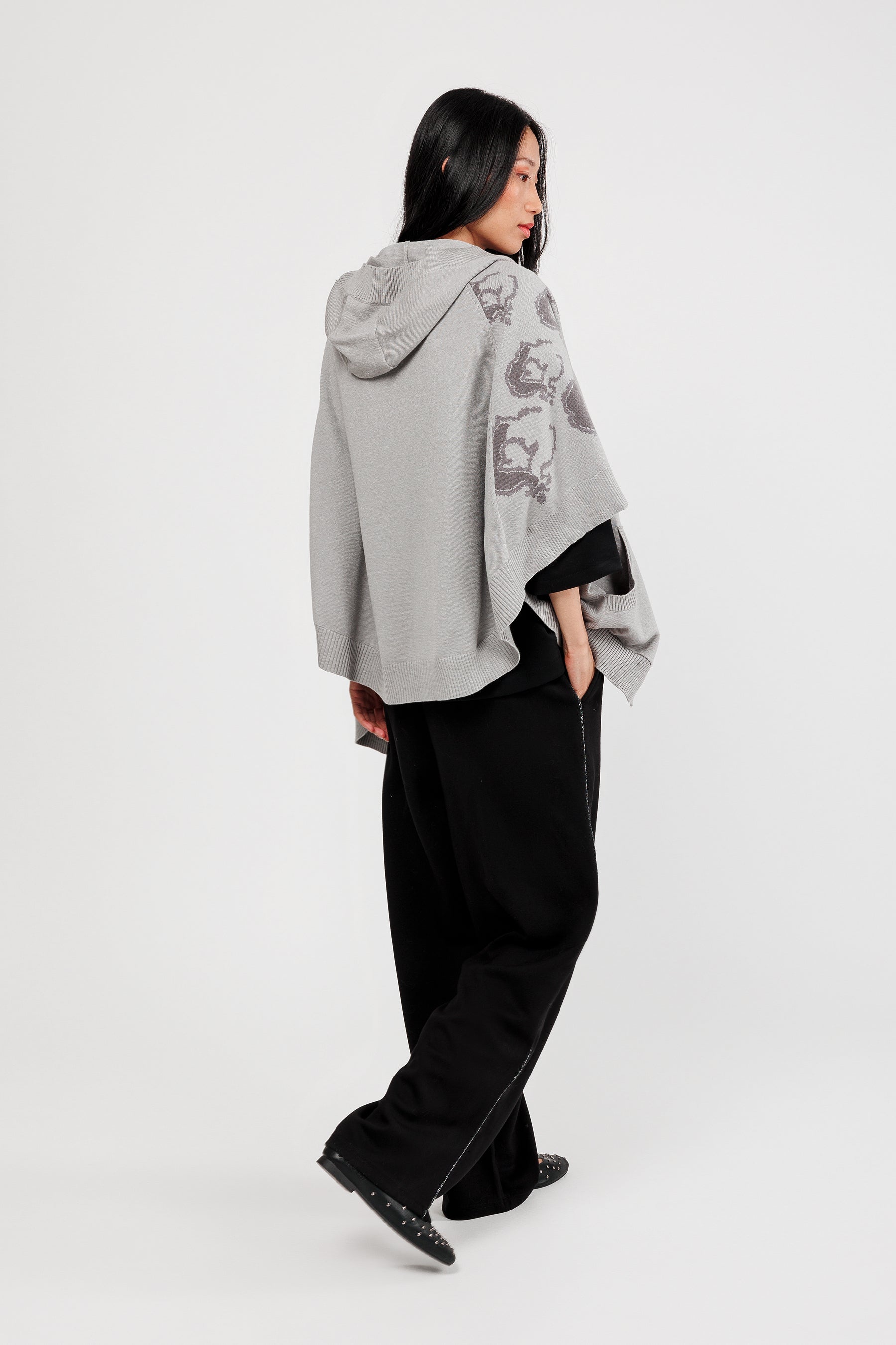 Chaqueta estilo poncho gris