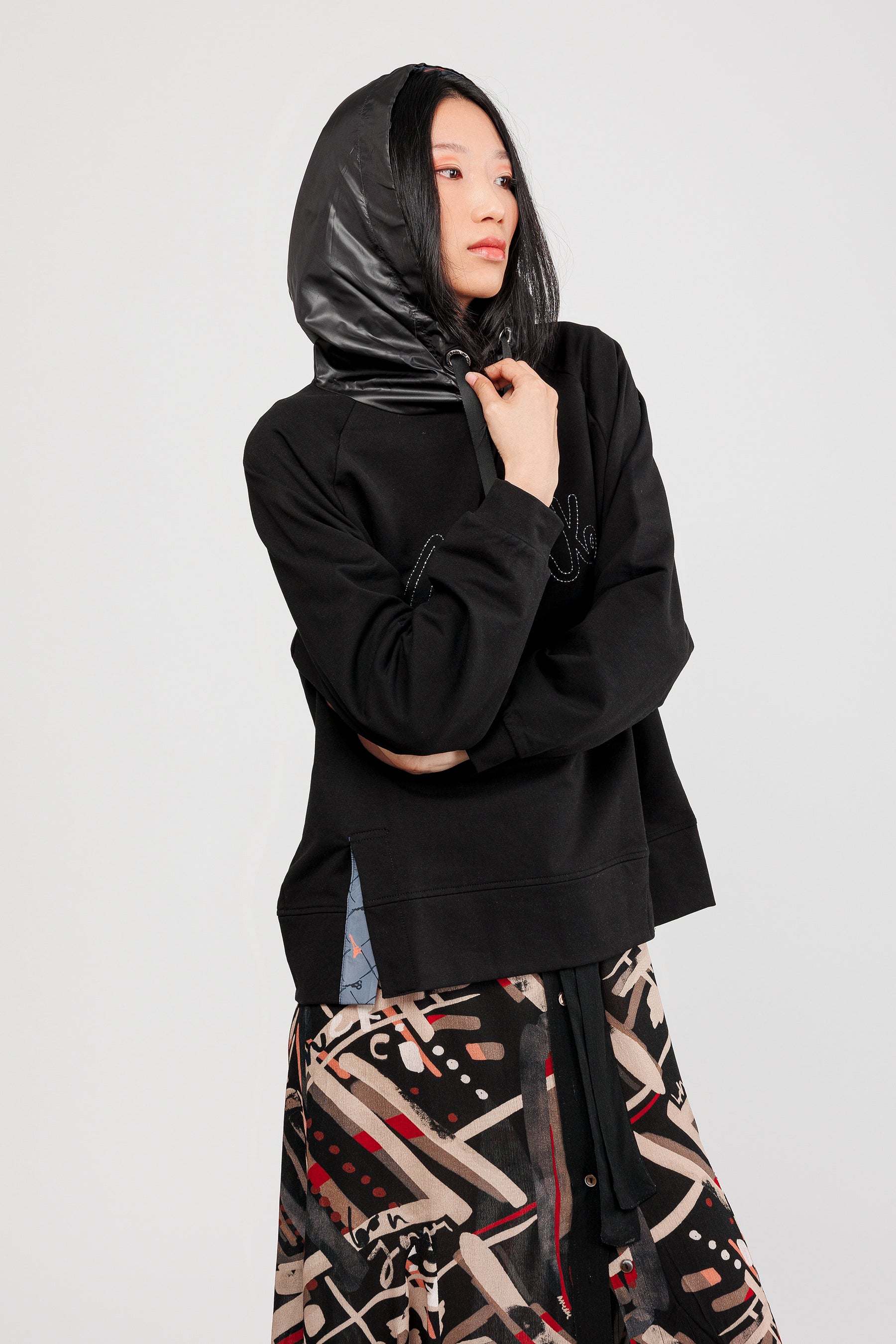 Sudadera con capucha negra