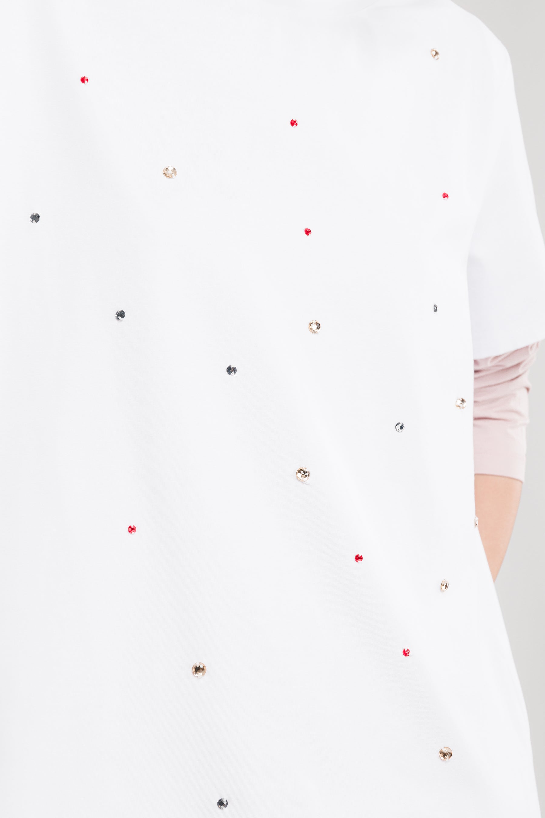 Camiseta manga corta blanca con tachuelas