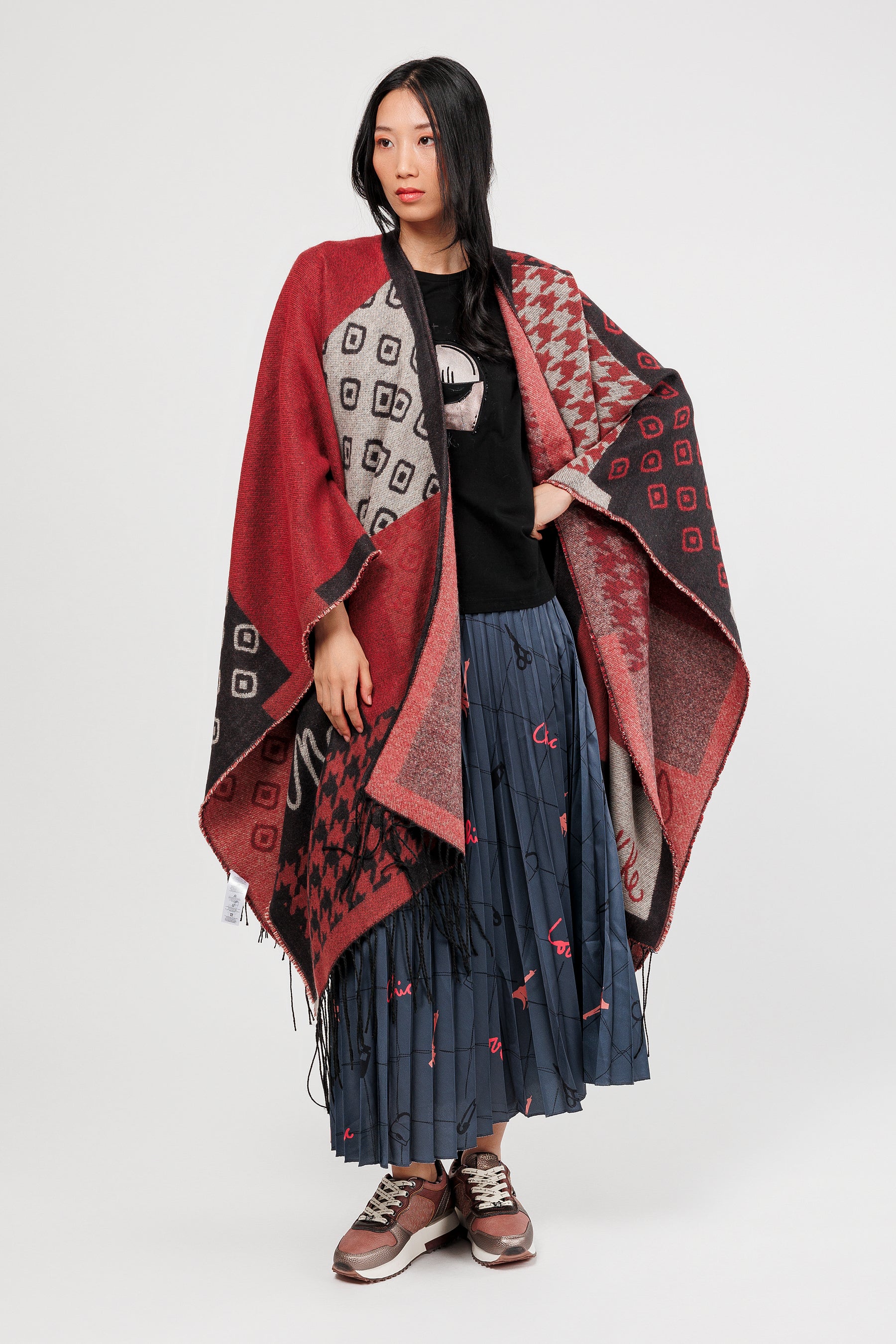Poncho con flecos azul burdeos y beige