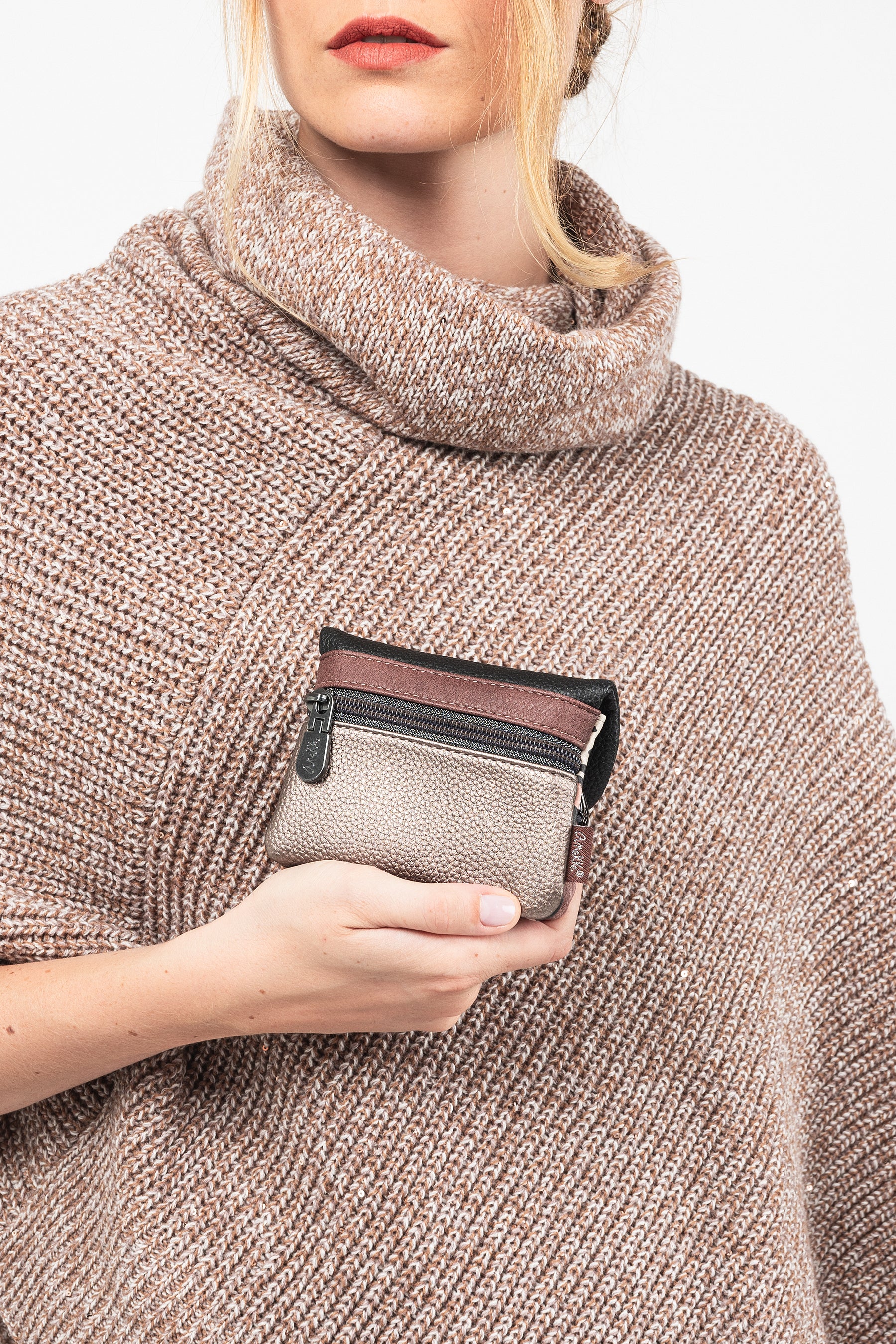 Monedero con solapa pequeño Parisian